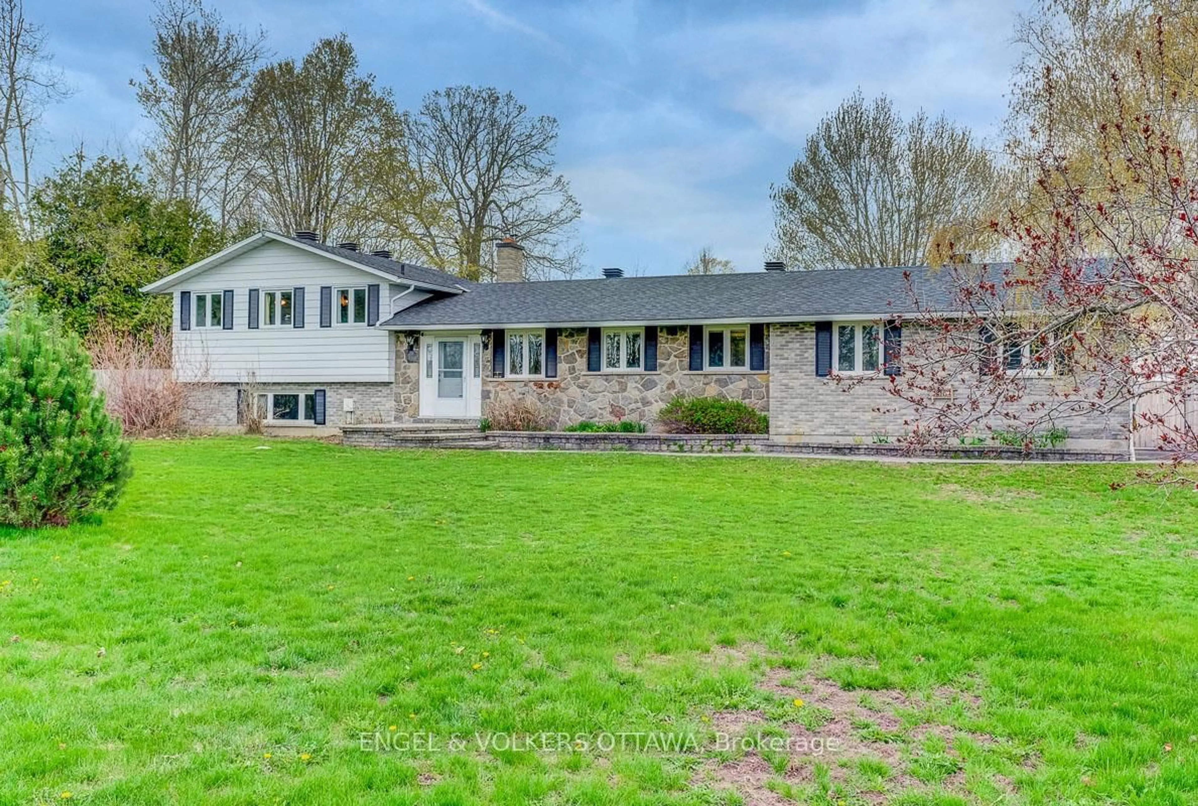 A pic from outside/outdoor area/front of a property/back of a property/a pic from drone, street for 2963 Roger Stevens Dr, North Gower Ontario K0A 2T0