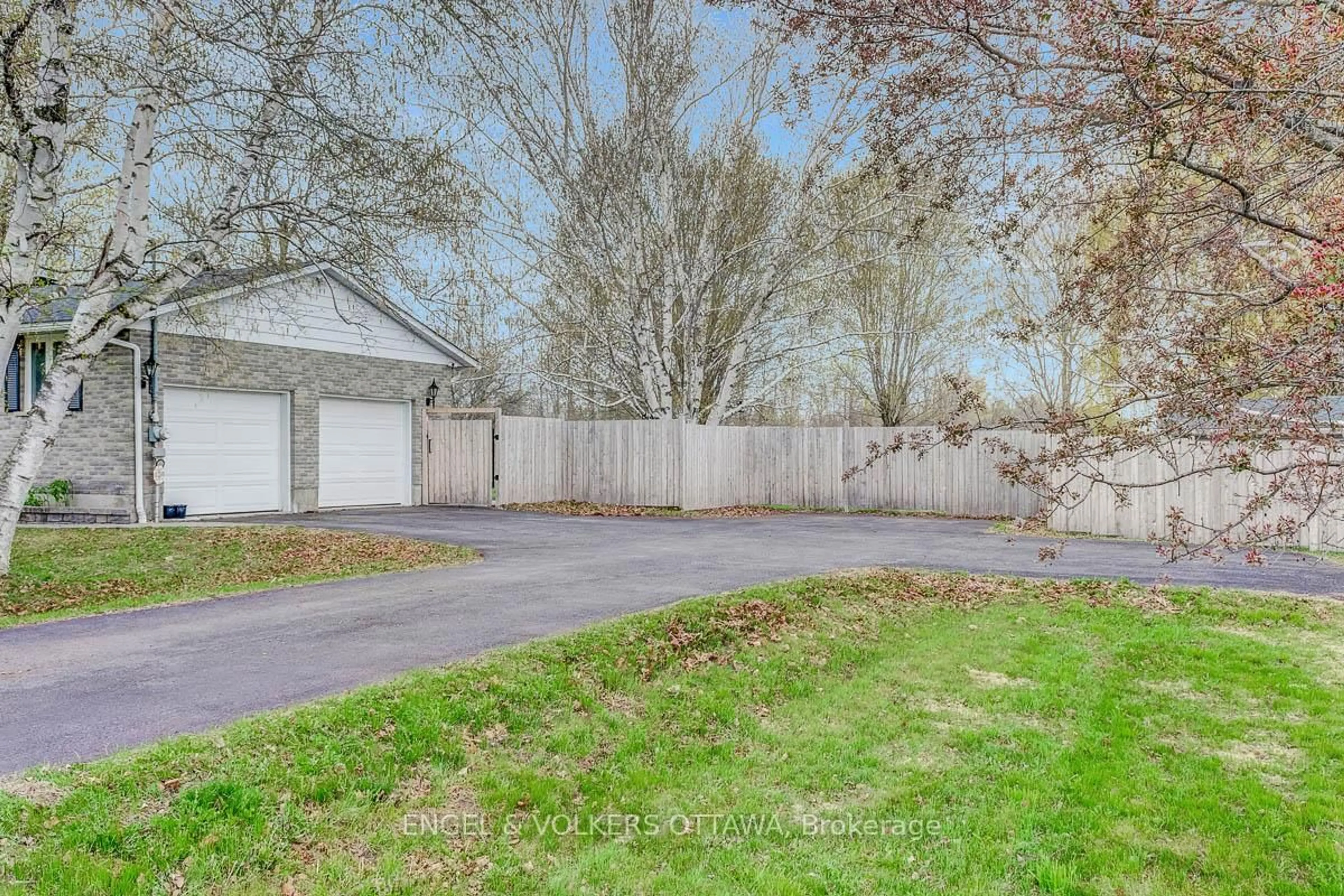 A pic from outside/outdoor area/front of a property/back of a property/a pic from drone, street for 2963 Roger Stevens Dr, North Gower Ontario K0A 2T0