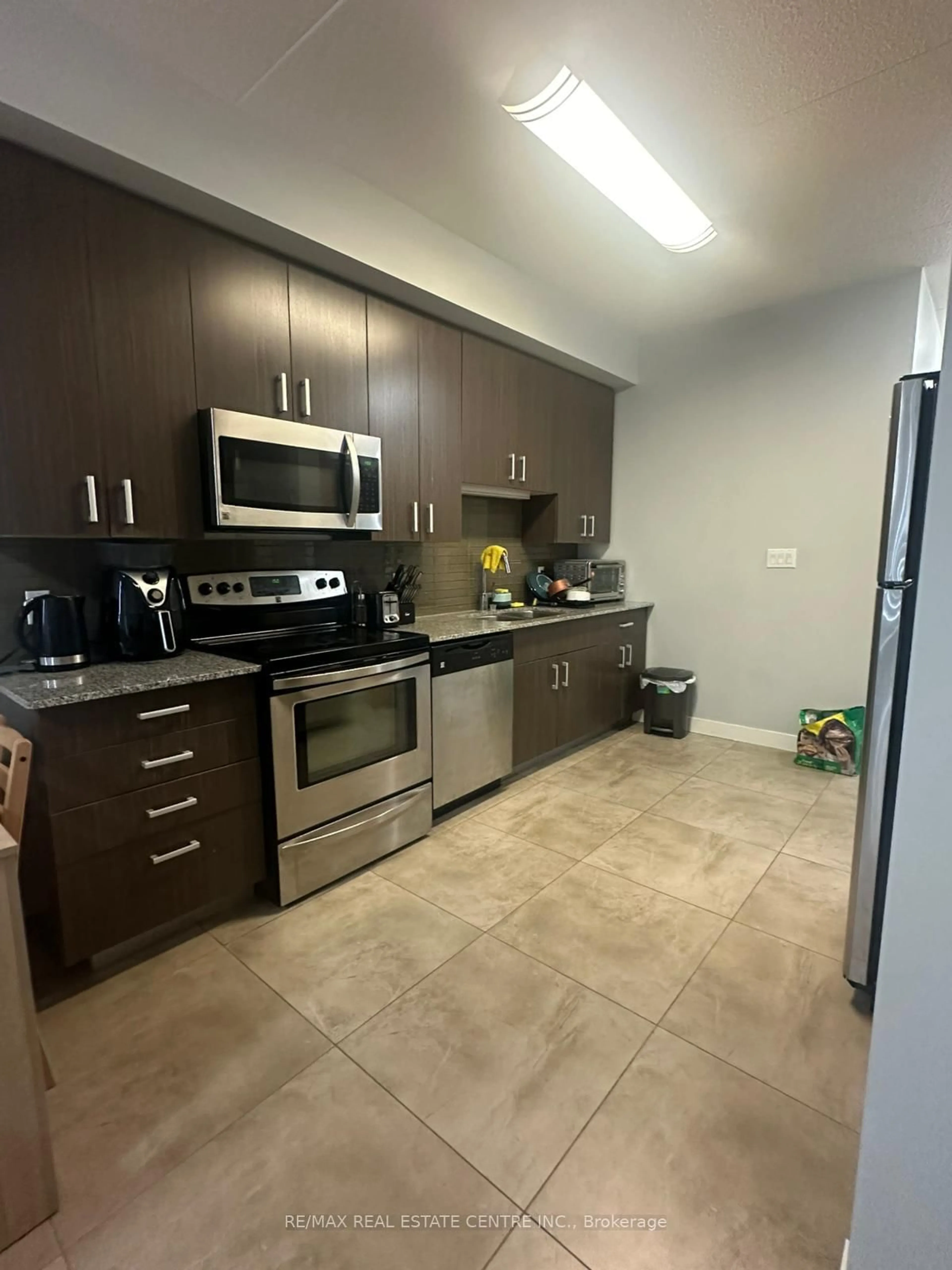 Standard kitchen, ceramic/tile floor for 62 Balsam St #B408, Waterloo Ontario N2L 3H2