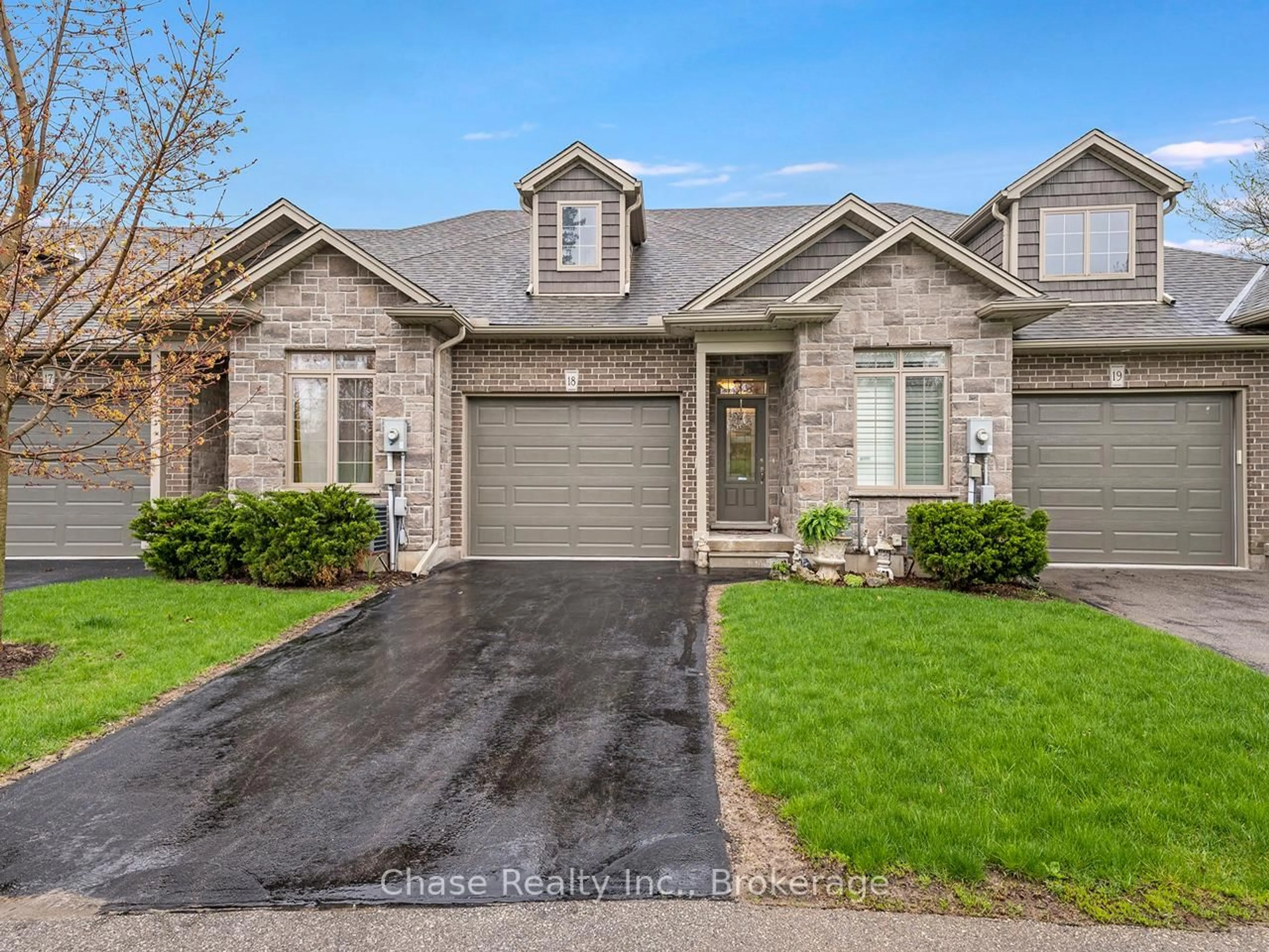 Home with brick exterior material, street for 41 Garden Ave #18, Brantford Ontario N3S 0J1