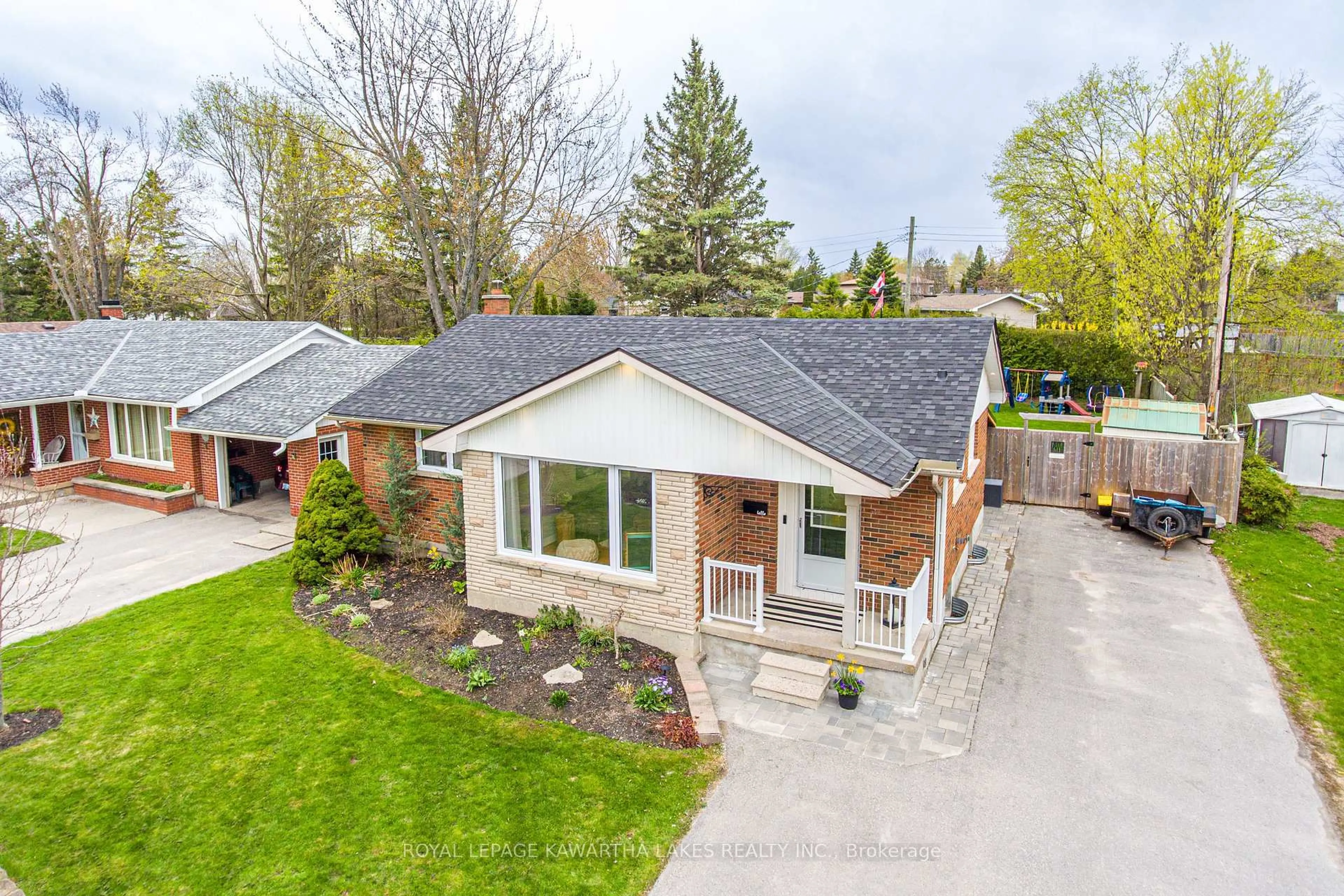 A pic from outside/outdoor area/front of a property/back of a property/a pic from drone, street for 116 Sanderling Cres, Kawartha Lakes Ontario K9V 4N6