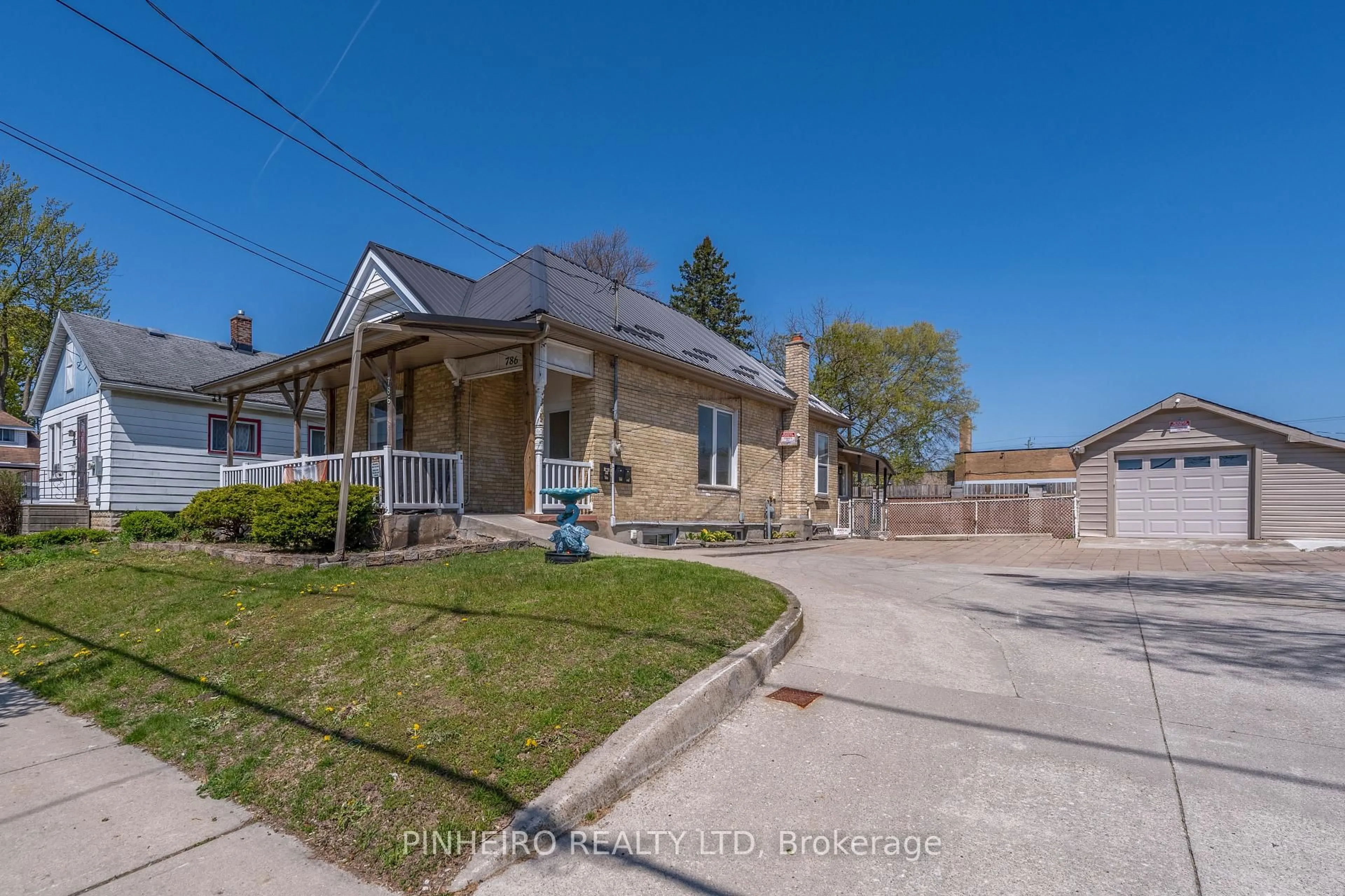 A pic from outside/outdoor area/front of a property/back of a property/a pic from drone, street for 786 Nelson St, London East Ontario N5Z 1K3