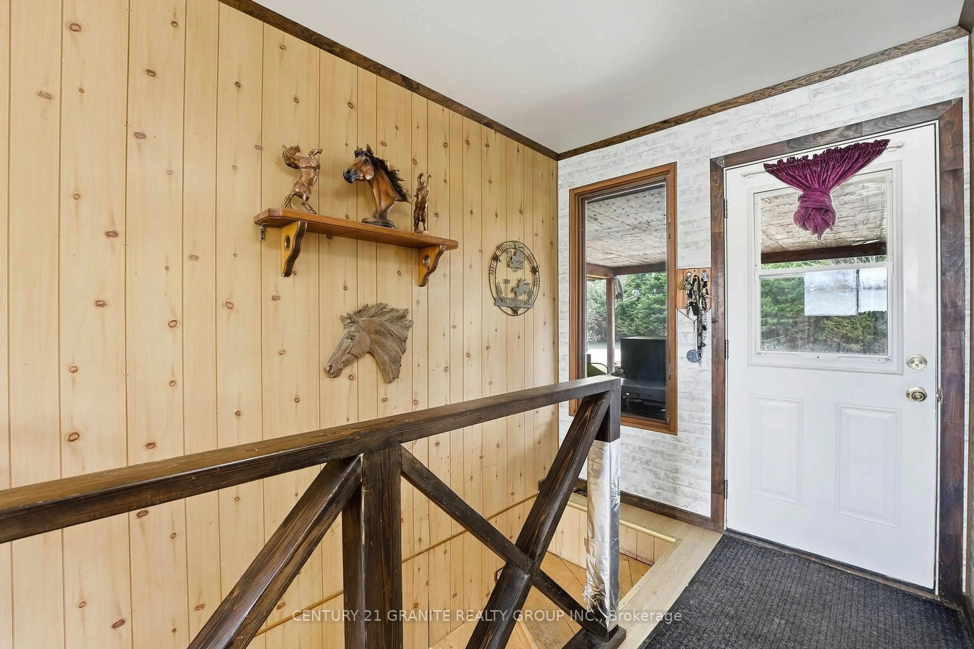 Indoor foyer for 2710 Monck Rd, Highlands East Ontario K0L 1M0