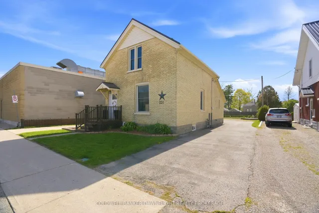 221 Main St, South Huron 2