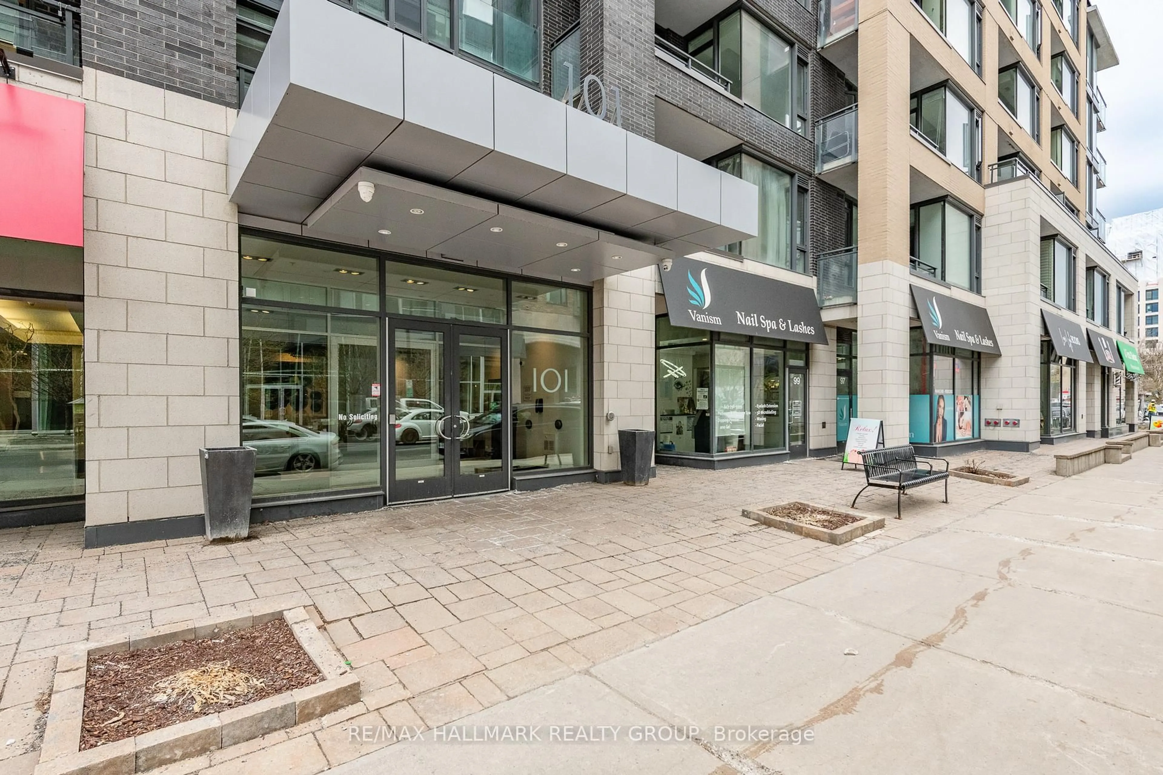Indoor foyer for 101 Richmond Rd #319, Ottawa Ontario K1Z 0A6