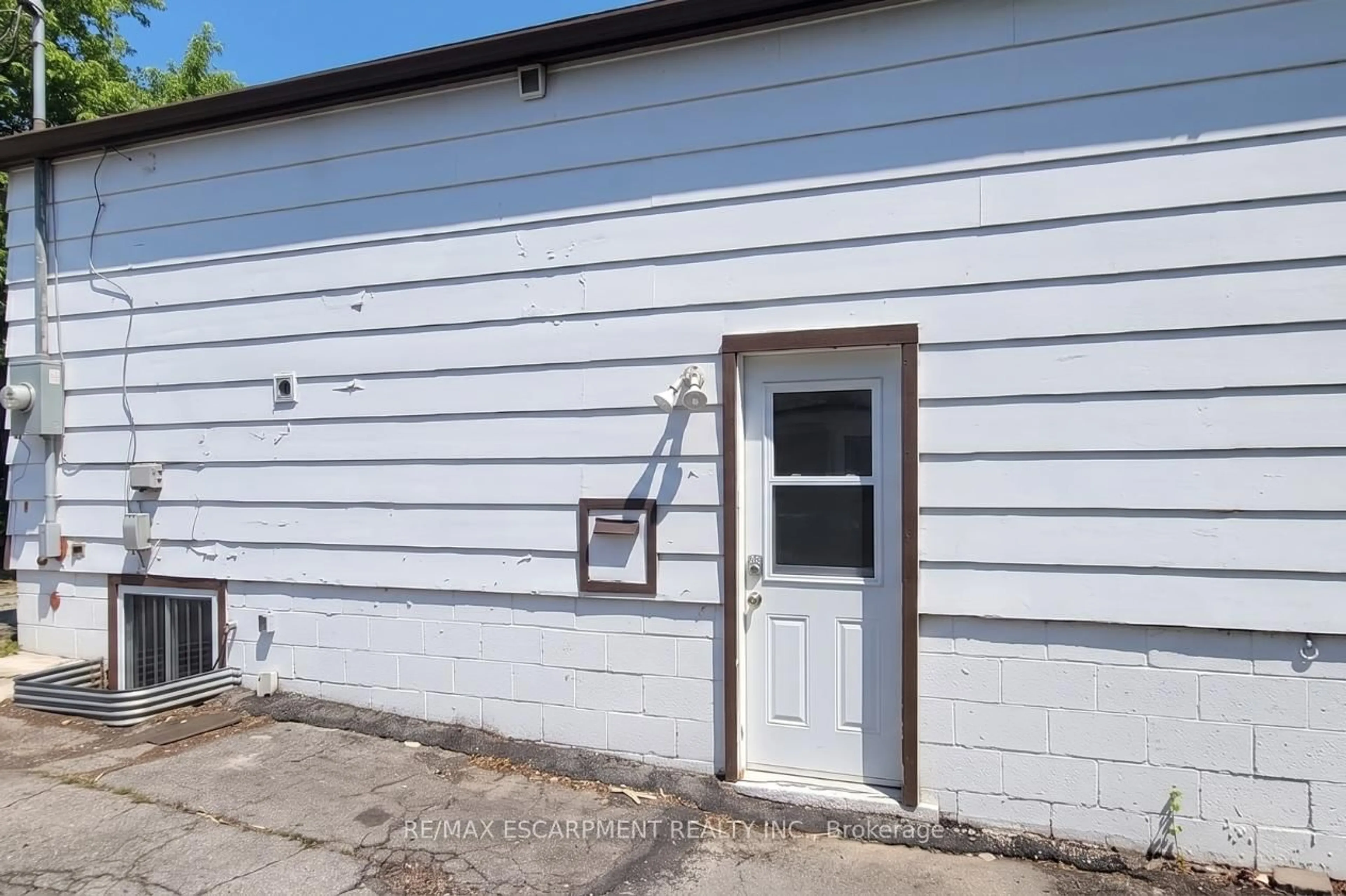 Unknown for 131 Leland St, Hamilton Ontario L8S 3A3