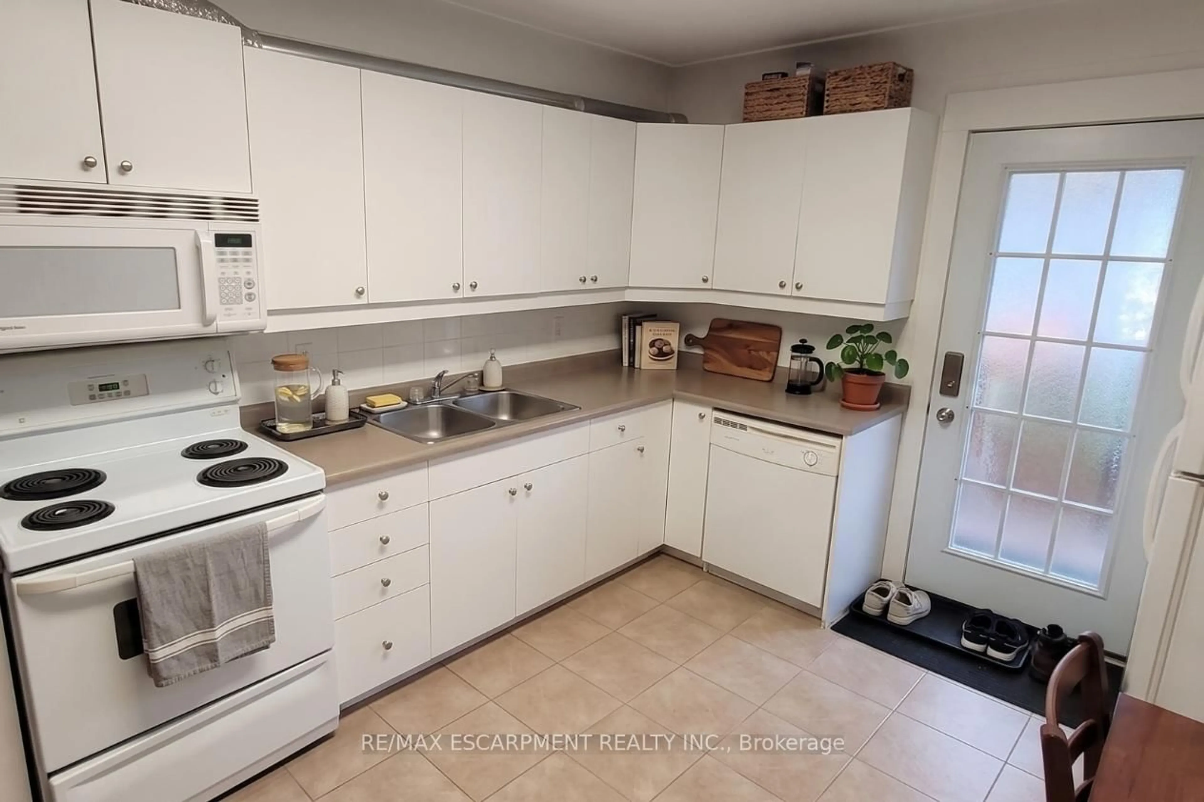 Standard kitchen, unknown for 131 Leland St, Hamilton Ontario L8S 3A3