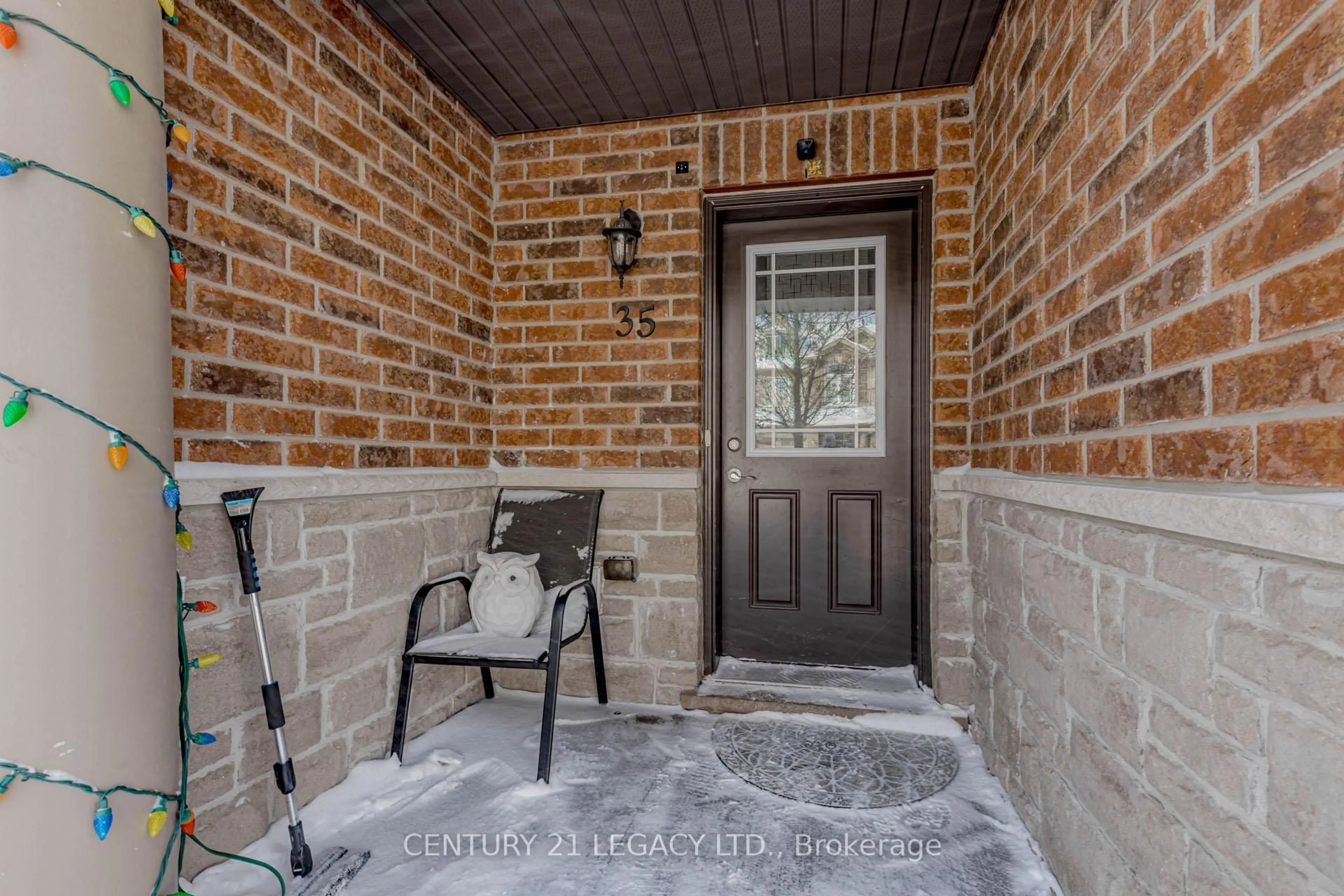 Indoor entryway for 35 OLDFIELD Dr, Guelph Ontario N1L 0K6
