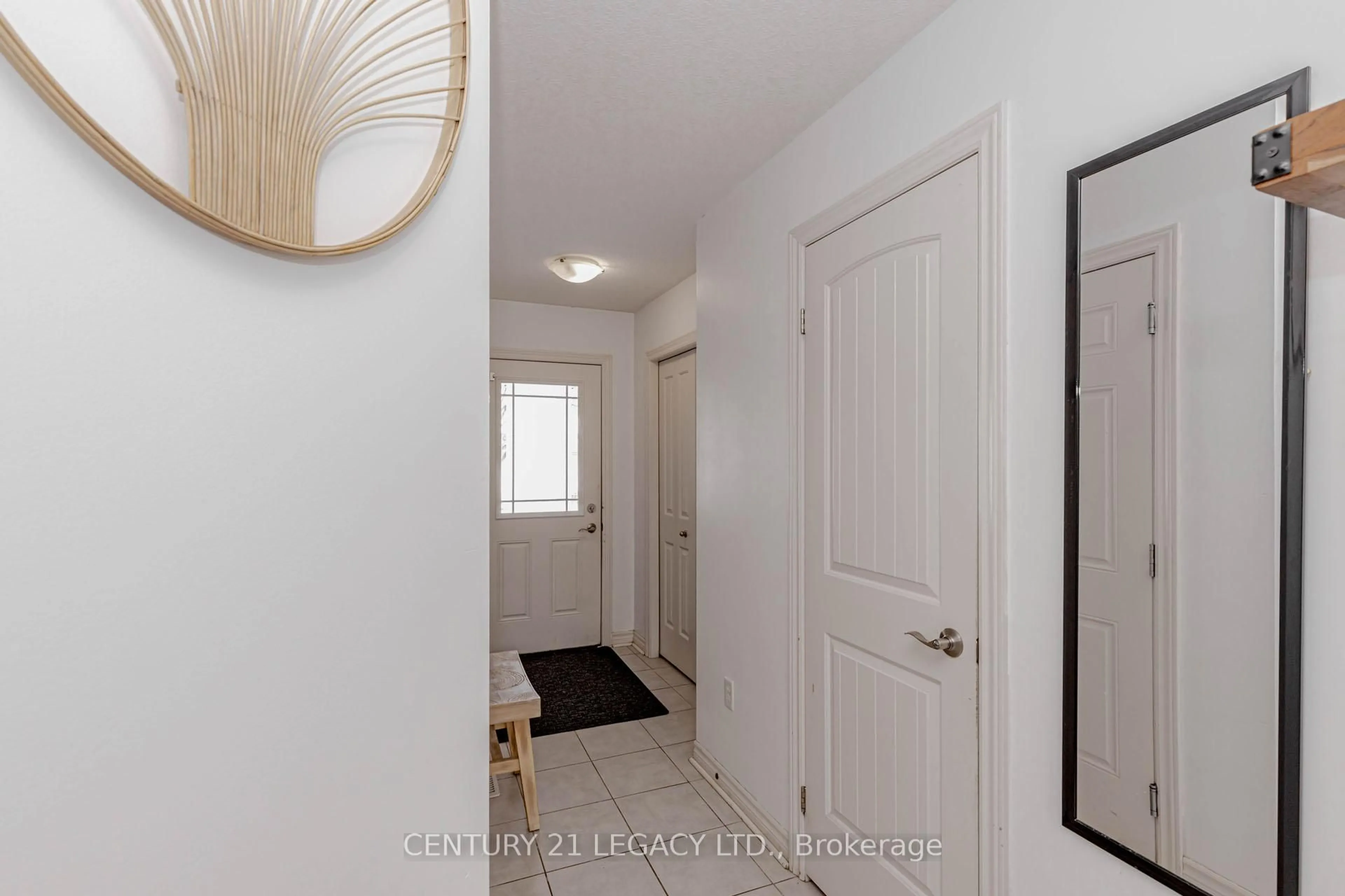 Indoor entryway for 35 OLDFIELD Dr, Guelph Ontario N1L 0K6