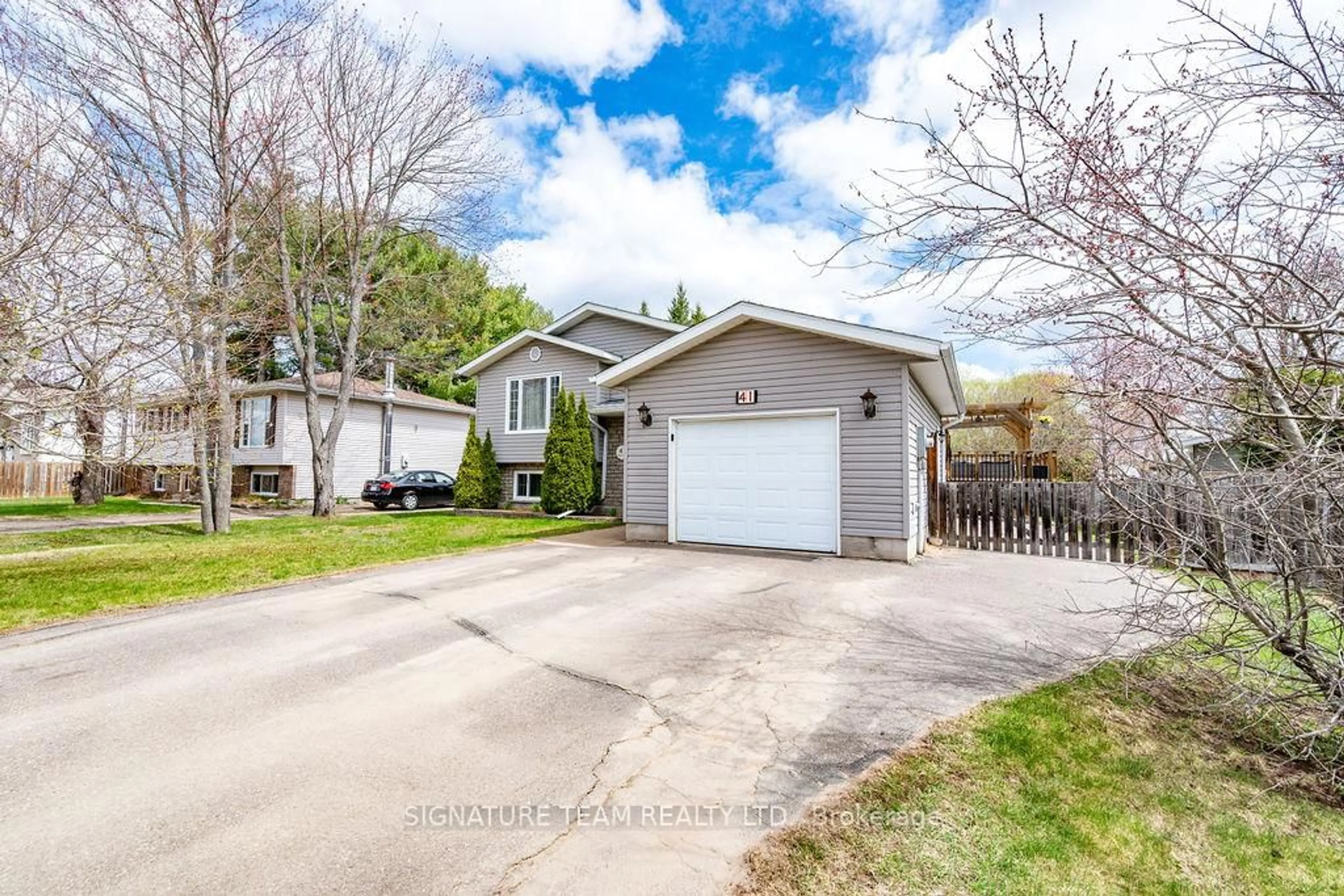 Unknown for 41 Audrey St, Petawawa Ontario K8H 1N5