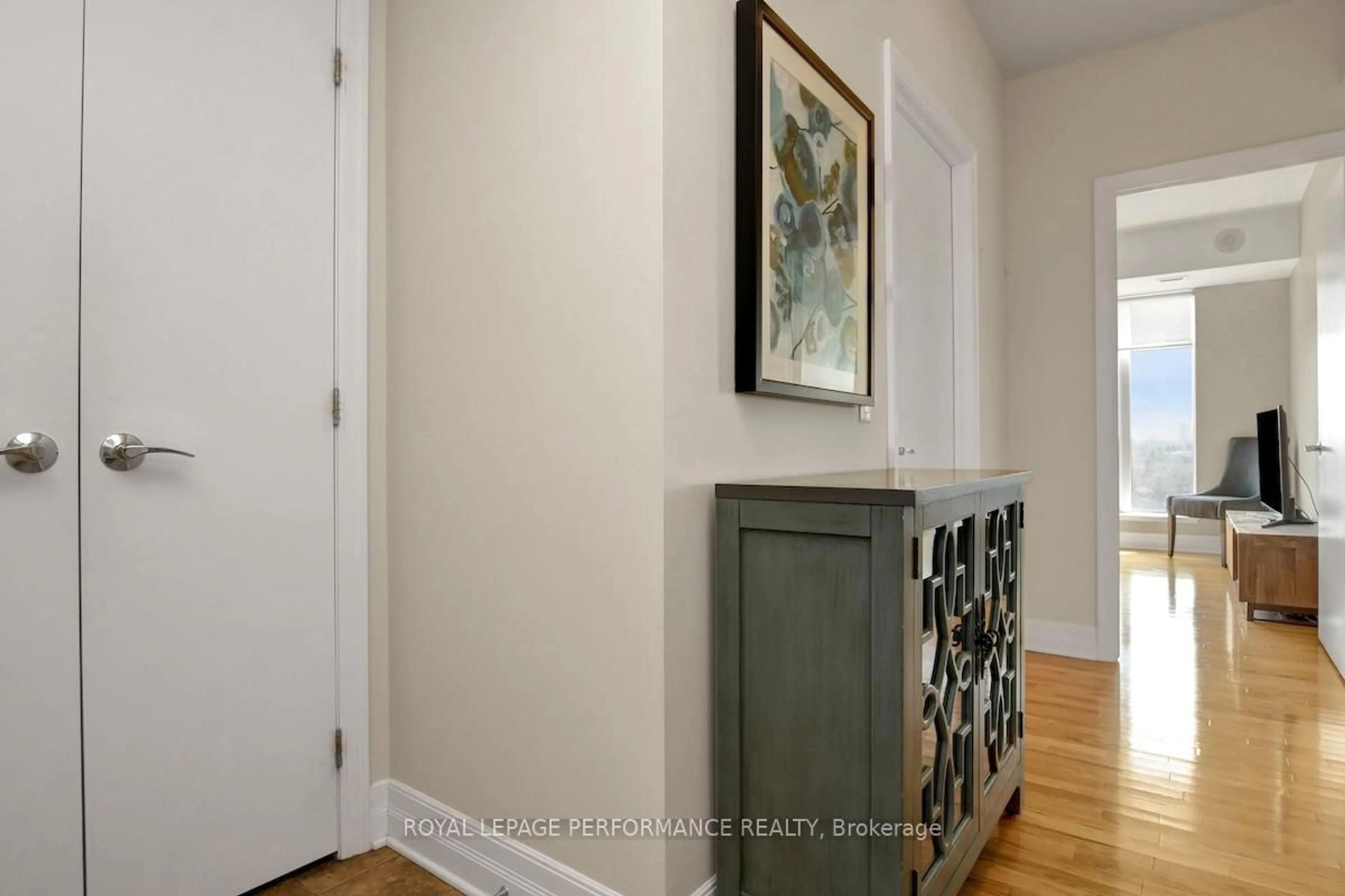 Indoor entryway for 75 Cleary Ave #1101, Ottawa Ontario K2A 1R8