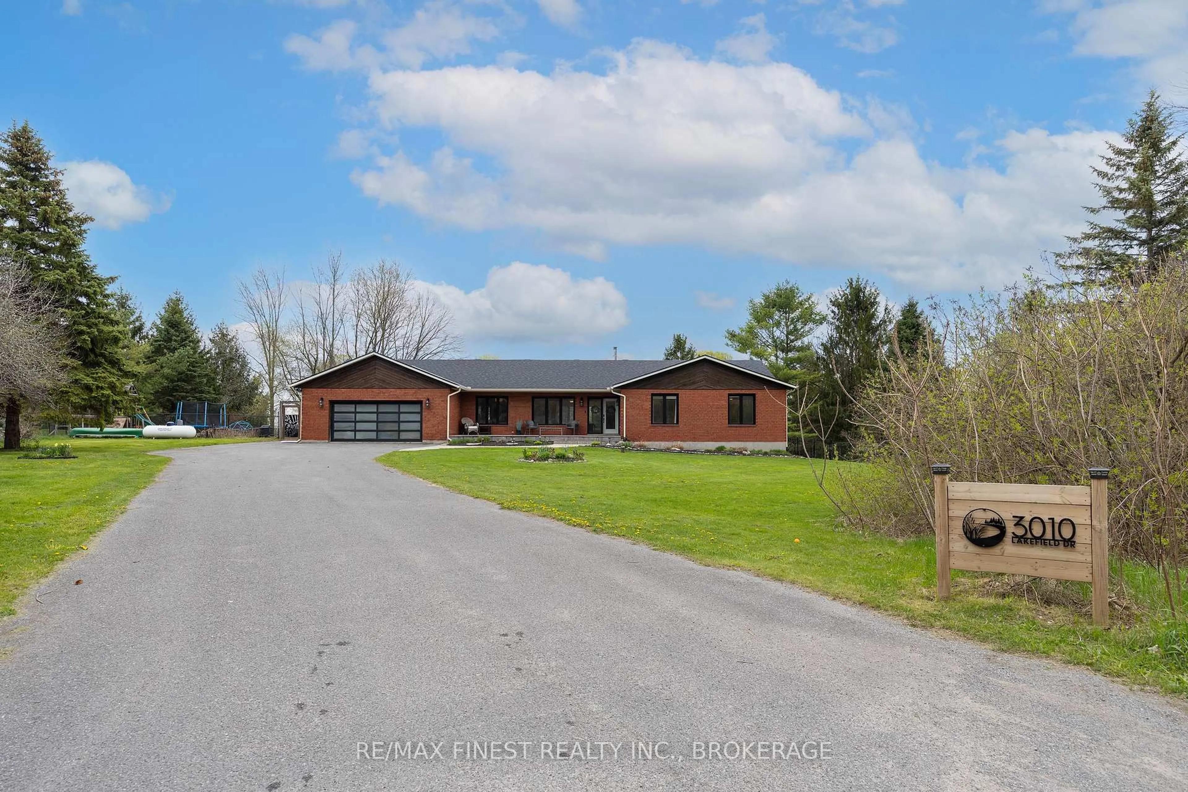 A pic from outside/outdoor area/front of a property/back of a property/a pic from drone, unknown for 3010 Lakefield Dr, Inverary Ontario K0H 1X0