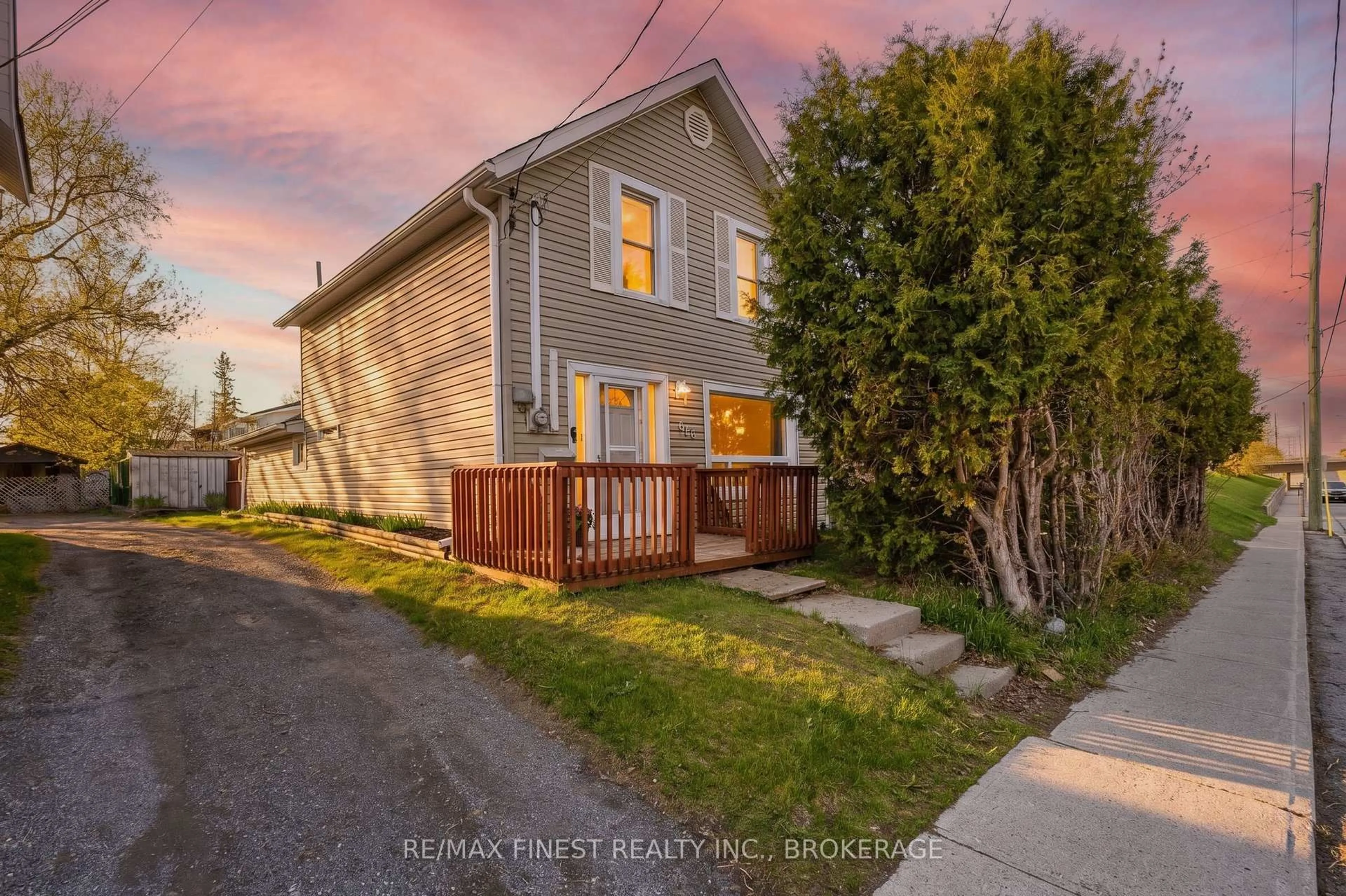 A pic from outside/outdoor area/front of a property/back of a property/a pic from drone, street for 278 Centre St, Greater Napanee Ontario K7R 1P3