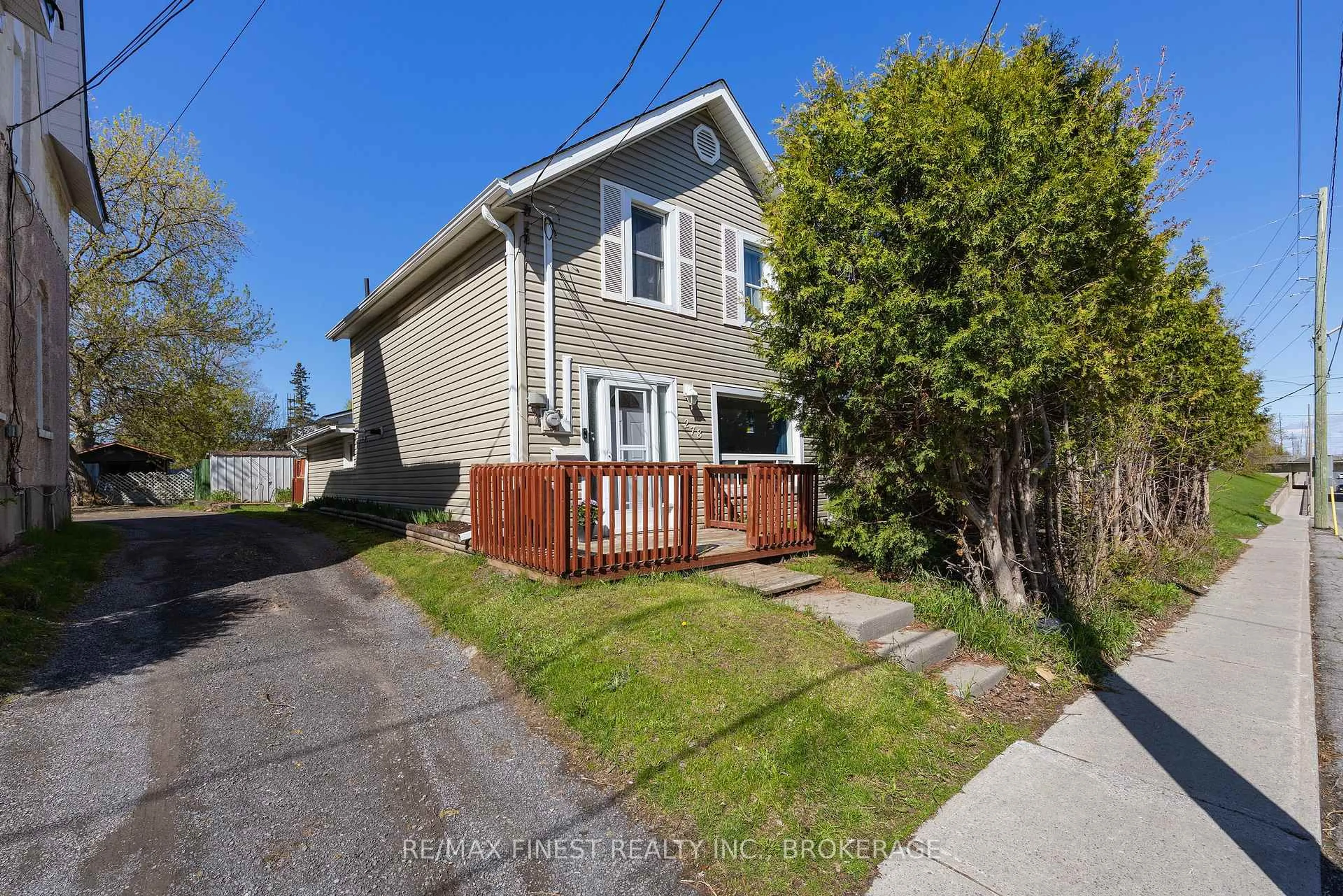 A pic from outside/outdoor area/front of a property/back of a property/a pic from drone, street for 278 Centre St, Greater Napanee Ontario K7R 1P3