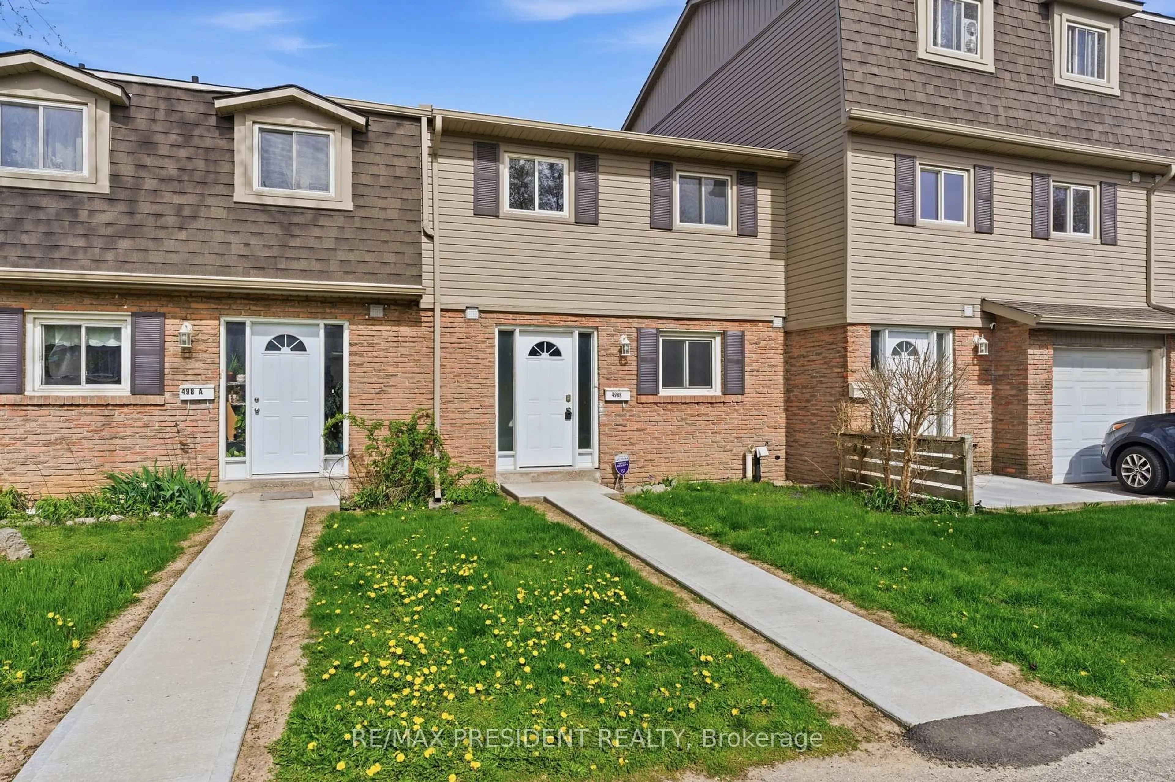 A pic from outside/outdoor area/front of a property/back of a property/a pic from drone, street for 498 B Grey St, Brantford Ontario N3S 7L4