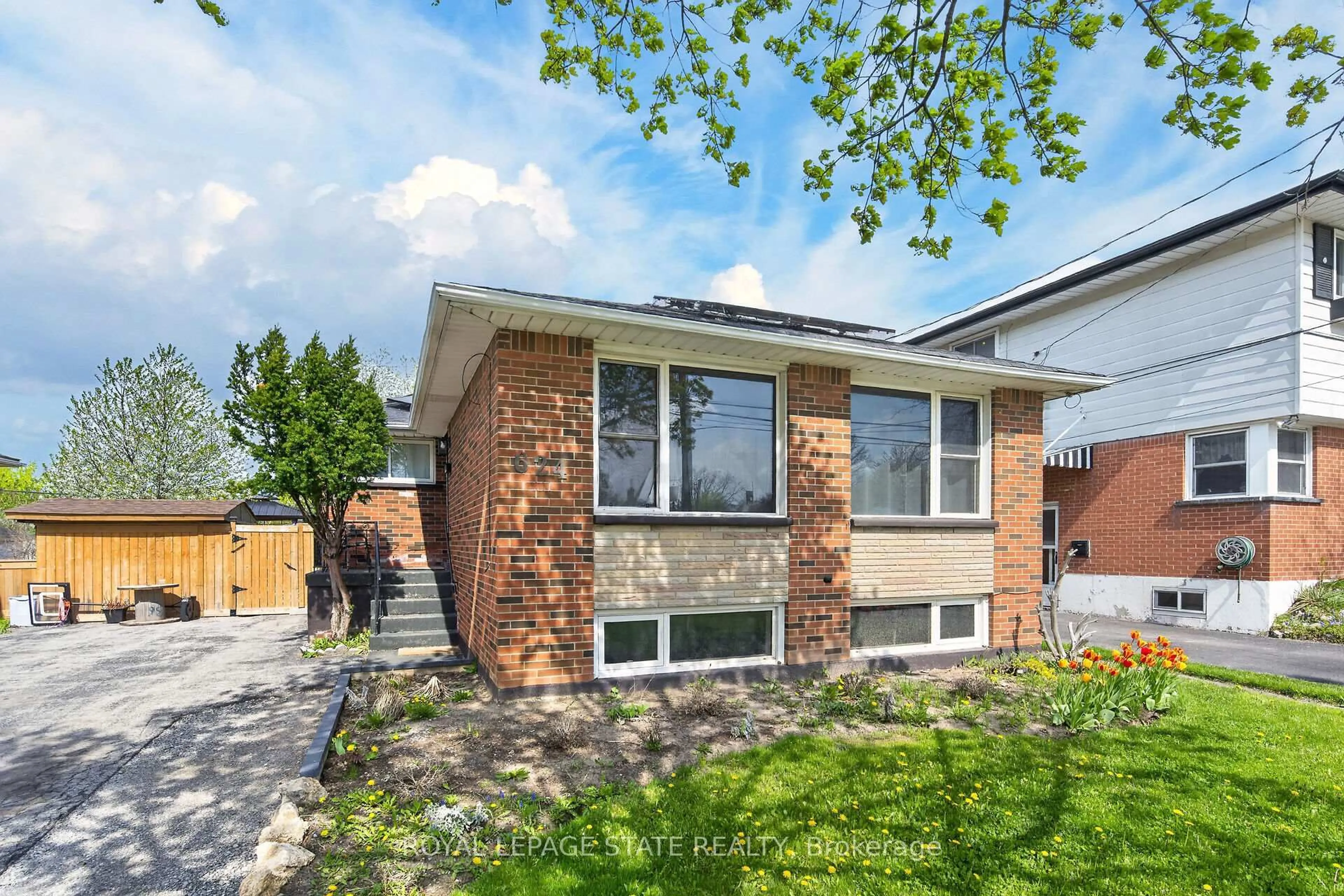 Home with brick exterior material, street for 624 Upper Ottawa St, Hamilton Ontario L8T 3T5