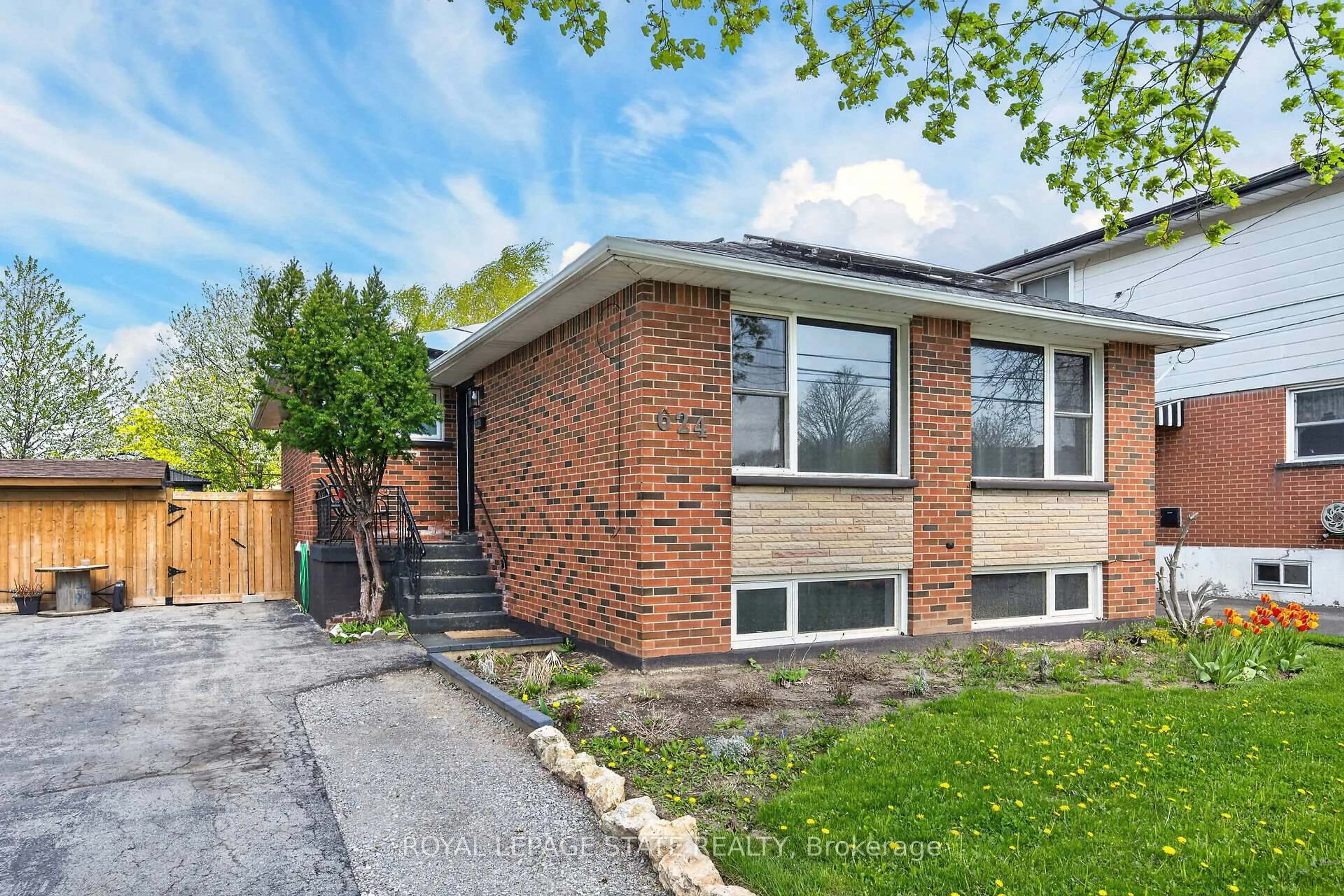 Home with brick exterior material, street for 624 Upper Ottawa St, Hamilton Ontario L8T 3T5