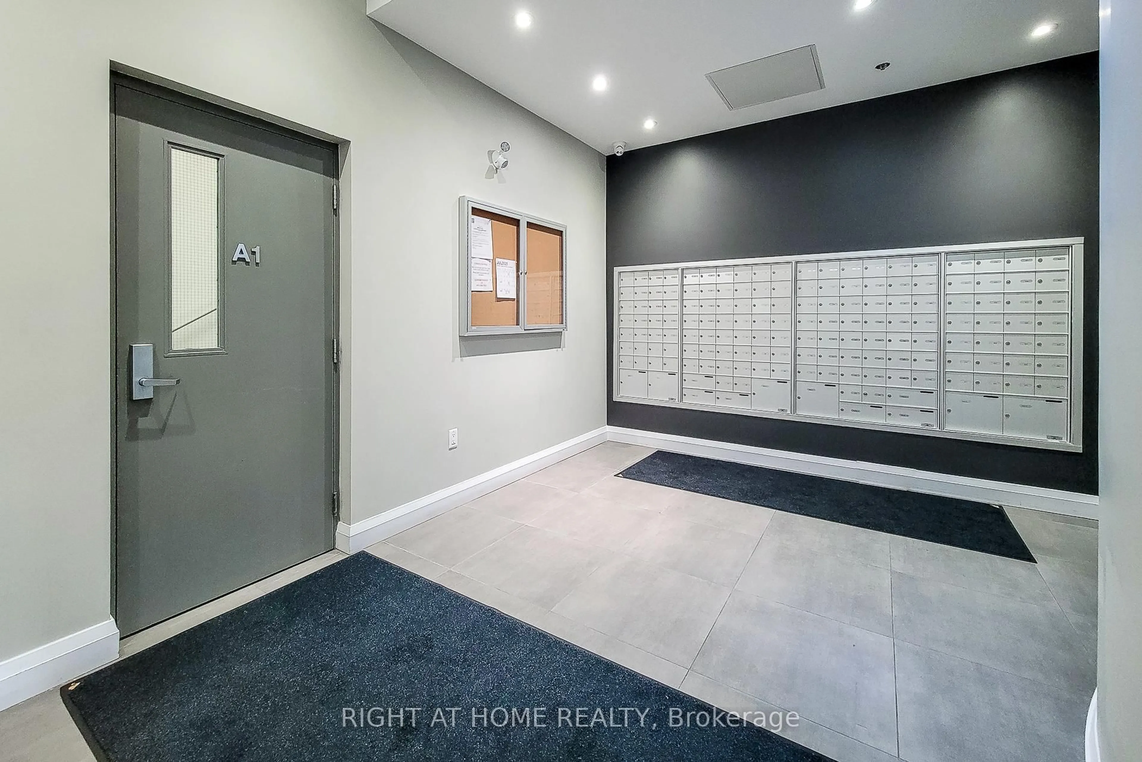 Indoor foyer for 1 Redfern Ave #217, Hamilton Ontario L9C 0E6