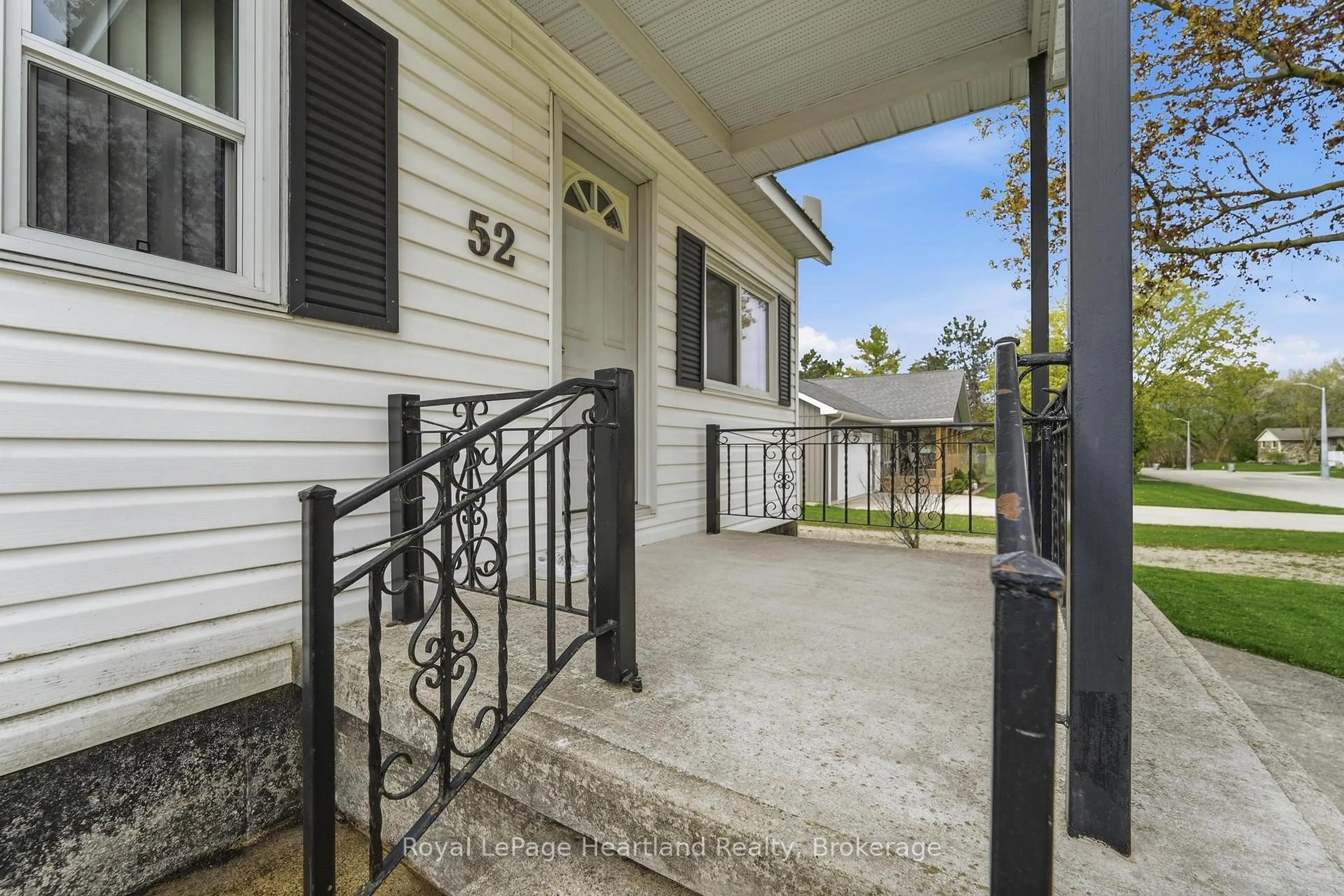 Patio, street for 52 Walker St, Central Huron Ontario N0M 1L0