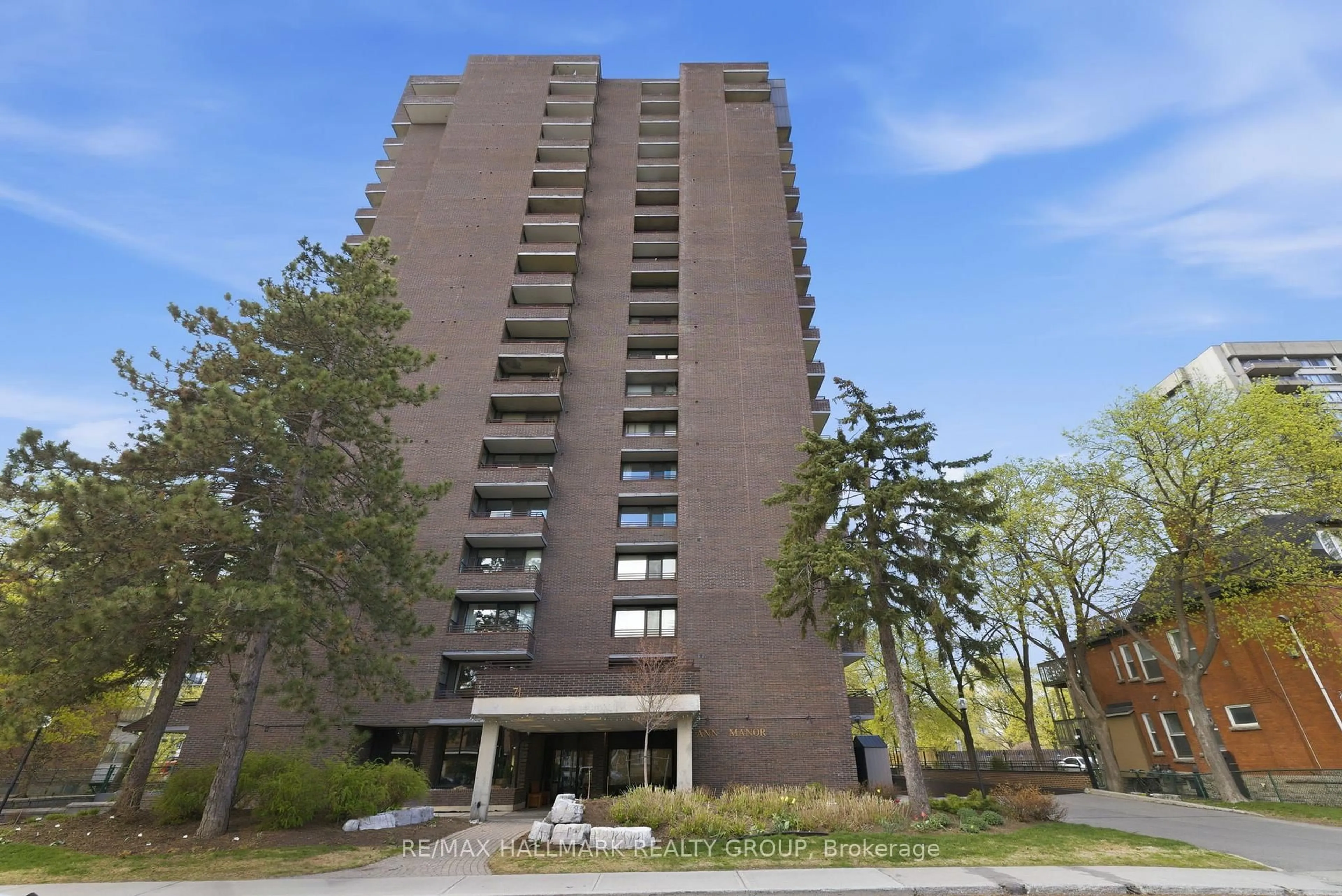 Unknown for 71 Somerset St #2003, Ottawa Ontario K2P 2G2