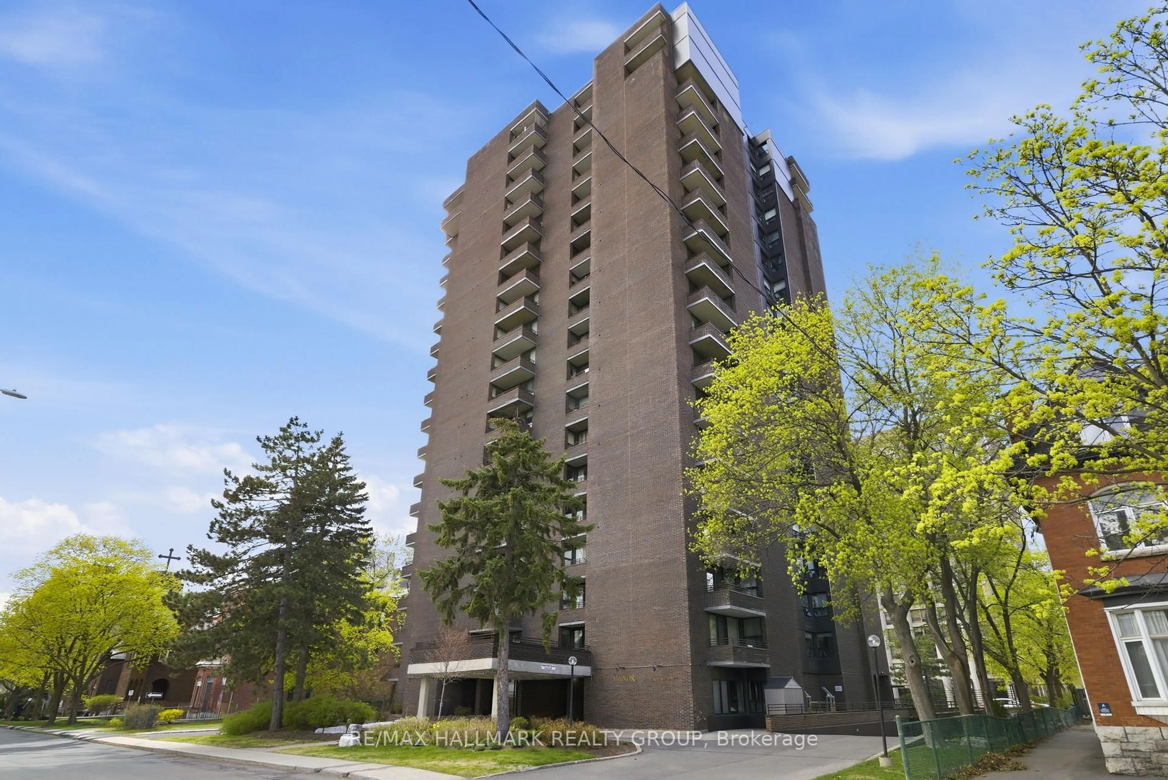 Unknown for 71 Somerset St #2003, Ottawa Ontario K2P 2G2