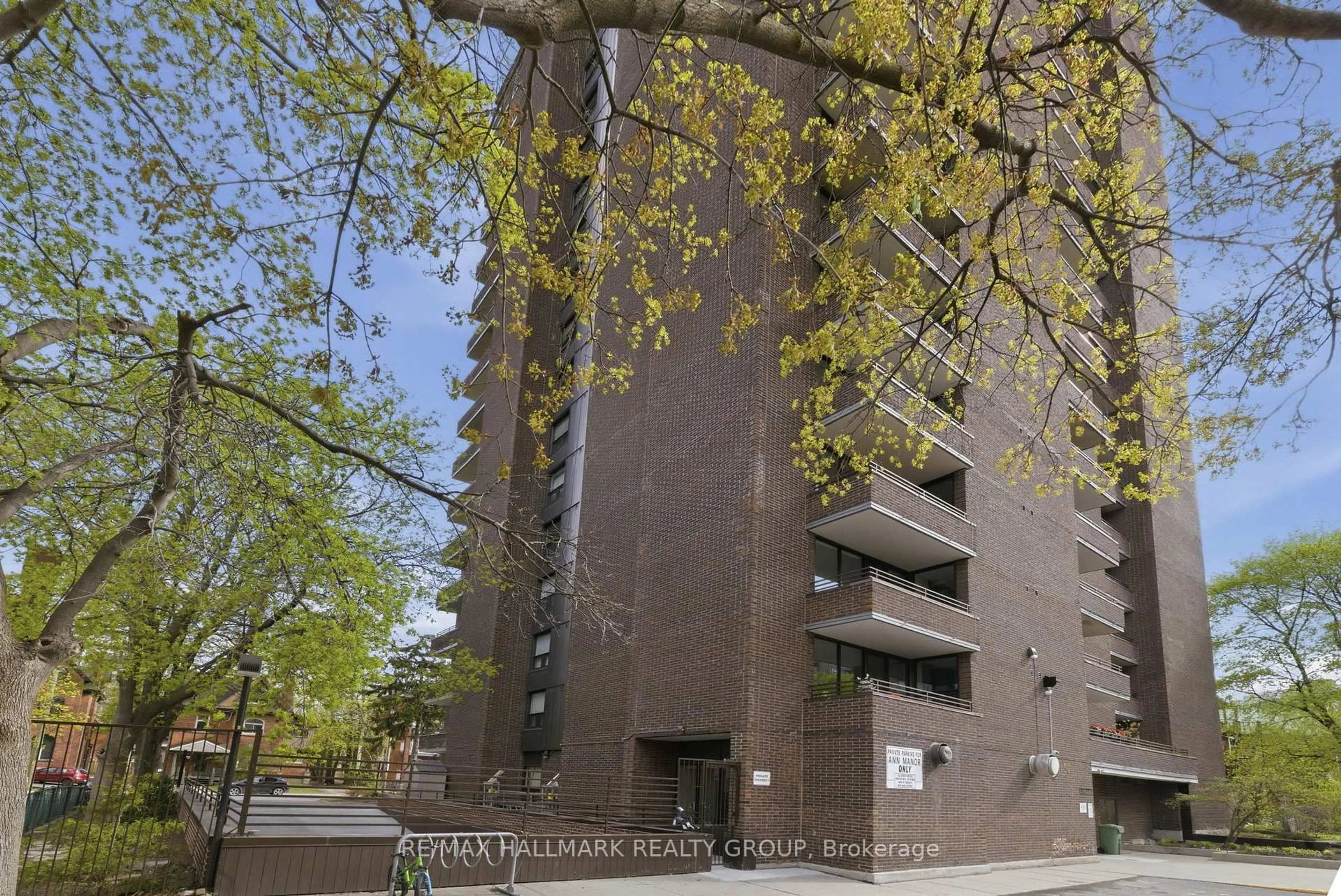 Unknown for 71 Somerset St #2003, Ottawa Ontario K2P 2G2