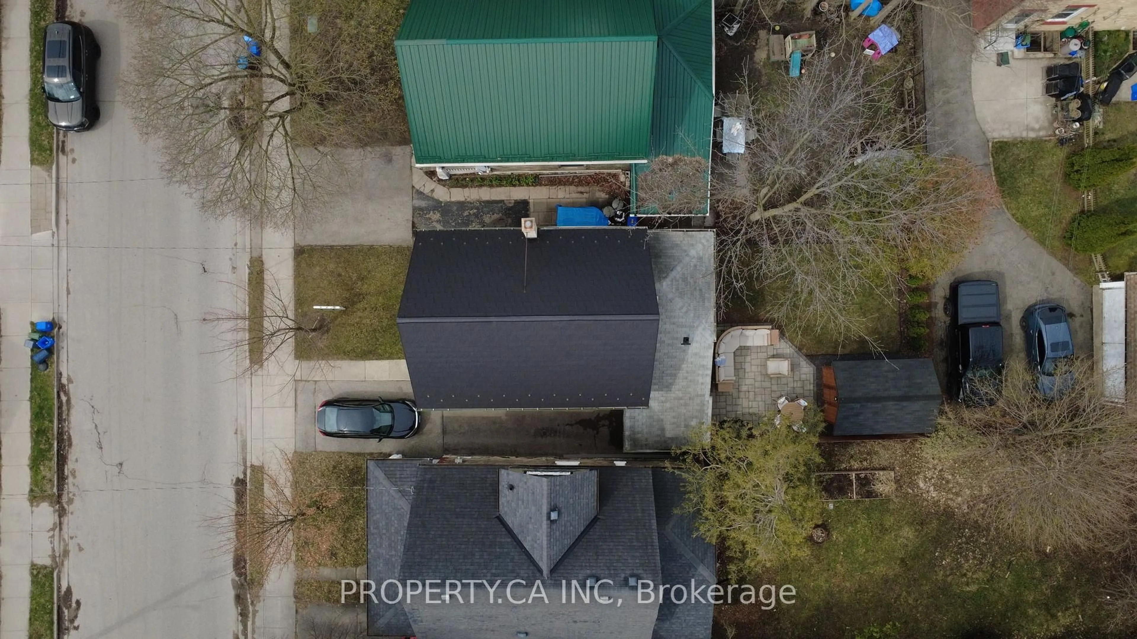 A pic from outside/outdoor area/front of a property/back of a property/a pic from drone, street for 438 Ontario St, London East Ontario N5W 3W9