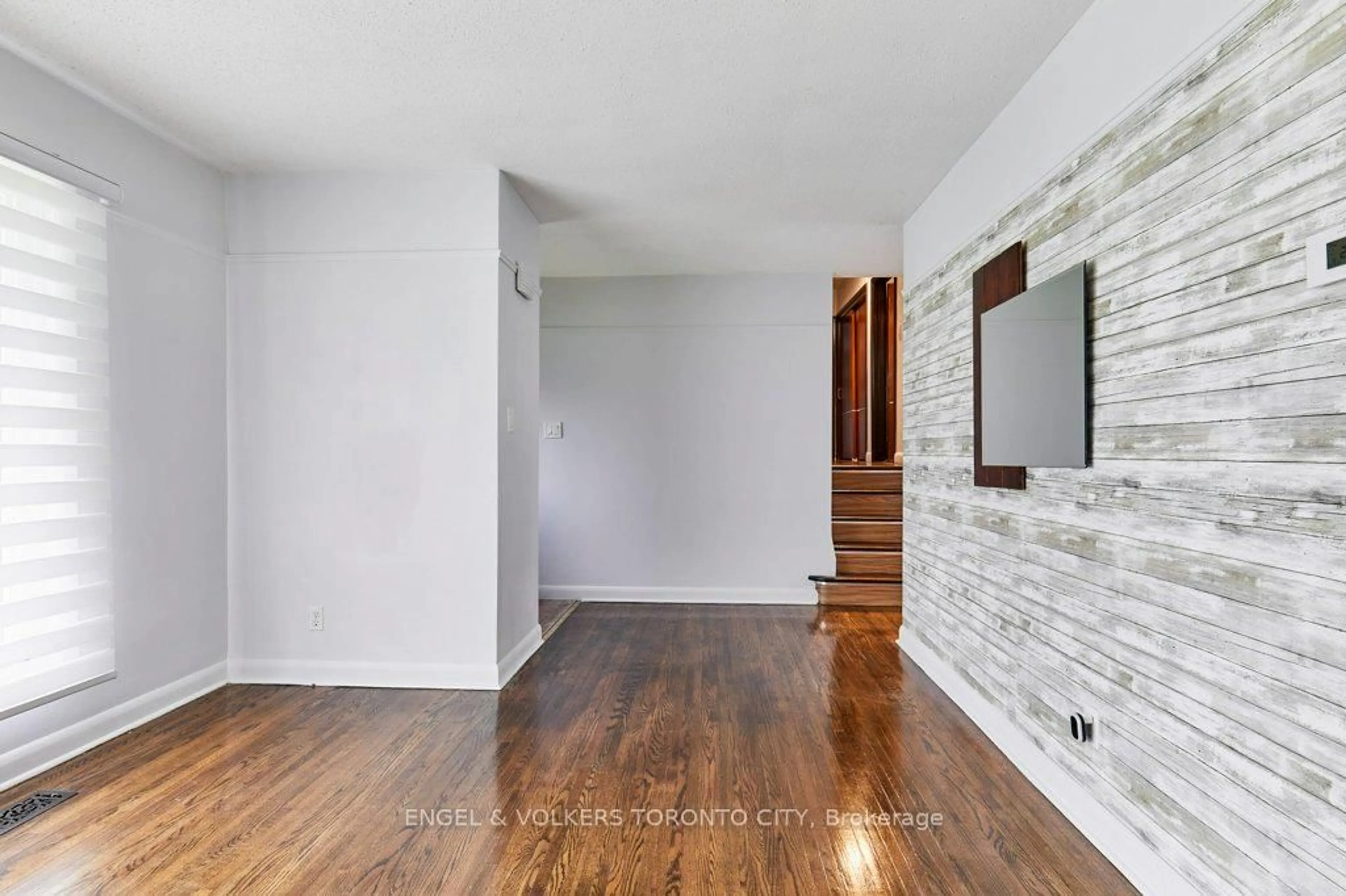 Indoor entryway for 15 Lambert Dr, Belleville Ontario K8N 4K5