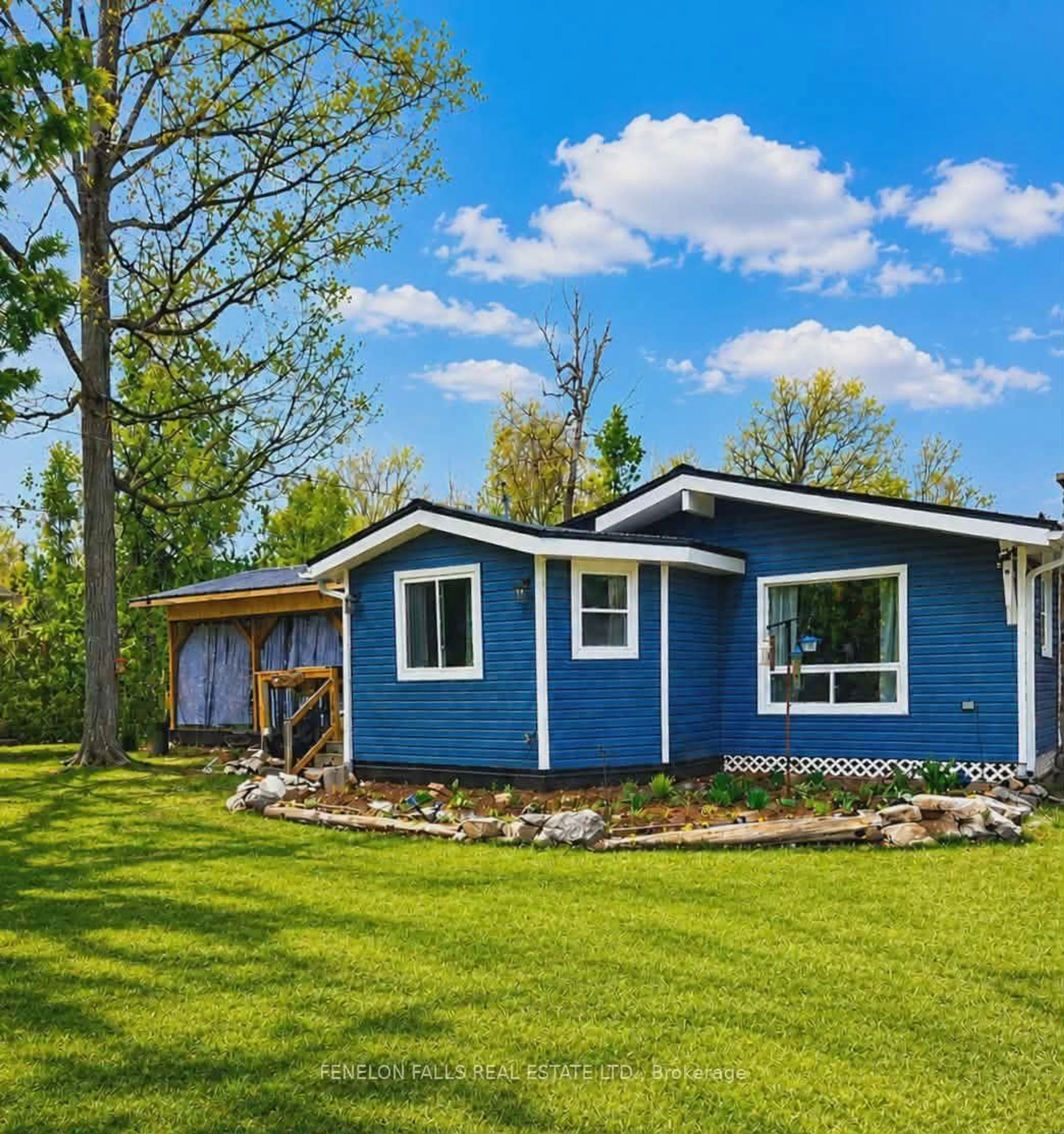 Home with vinyl exterior material, street for 117 Echo Bay Rd, Kawartha Lakes Ontario K0M 1A0