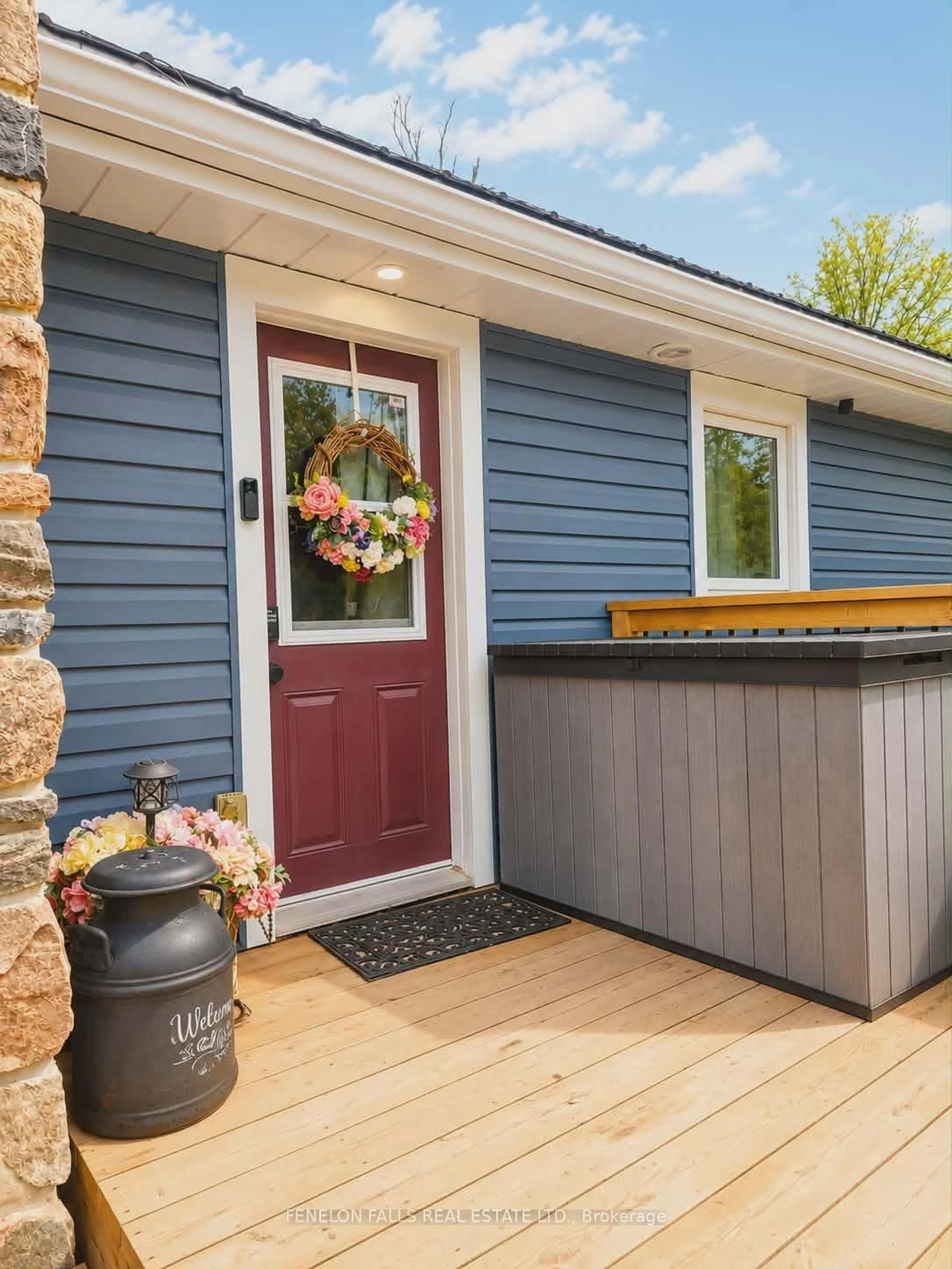 Home with vinyl exterior material, street for 117 Echo Bay Rd, Kawartha Lakes Ontario K0M 1A0