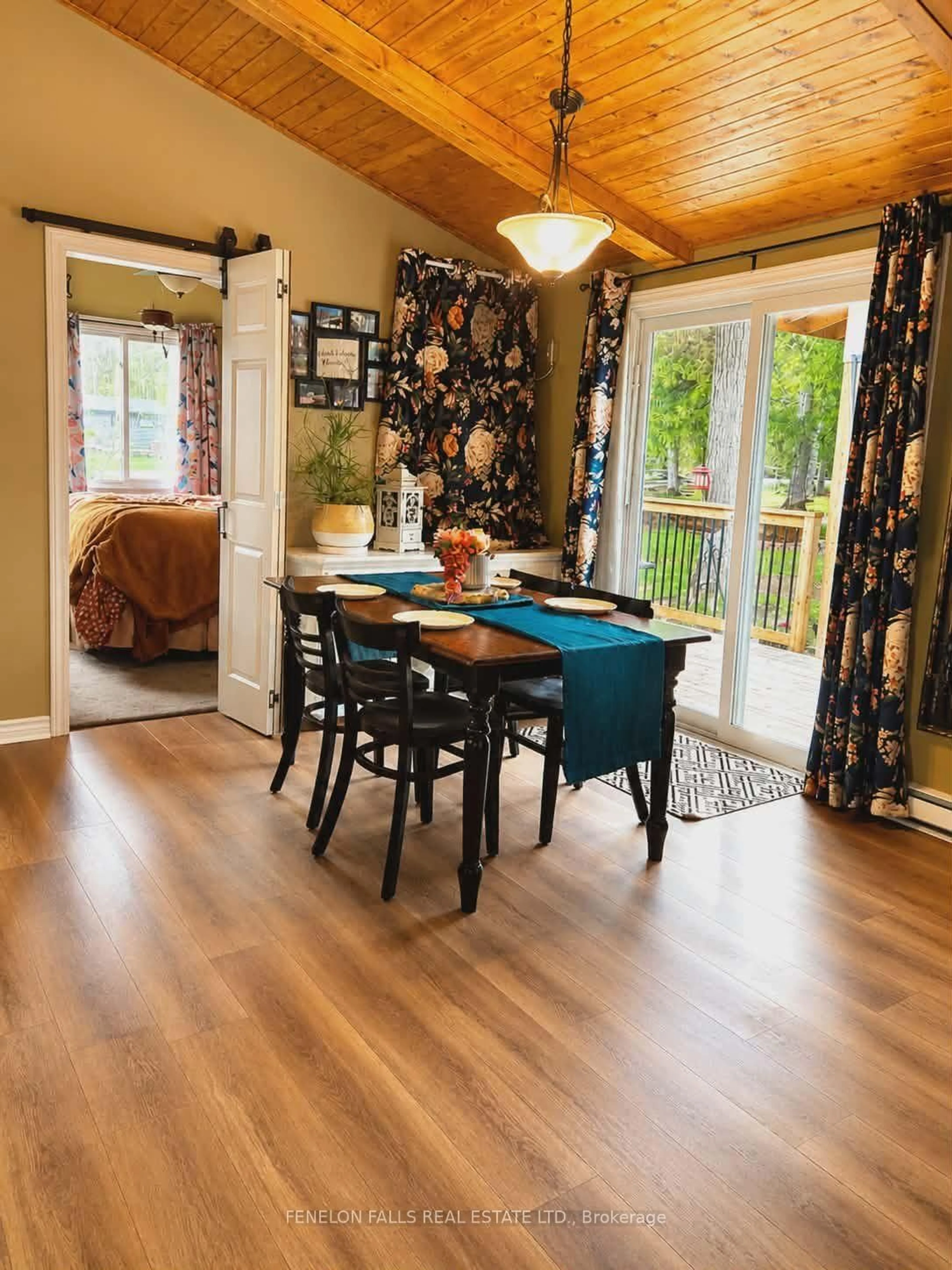 Dining room, wood/laminate floor for 117 Echo Bay Rd, Kawartha Lakes Ontario K0M 1A0