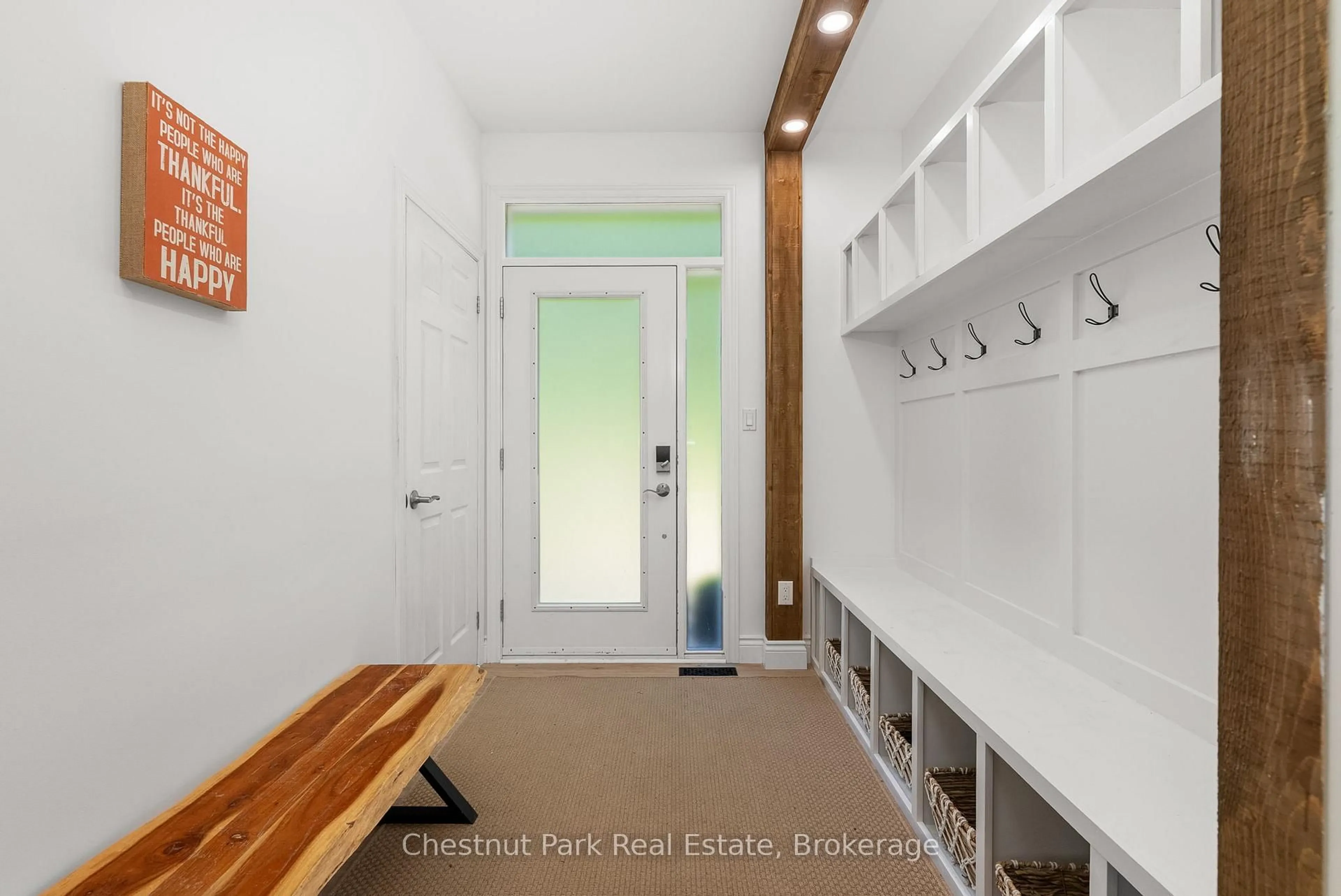 Indoor entryway for 66 Bridgeview Lane, Huntsville Ontario P1H 2N5