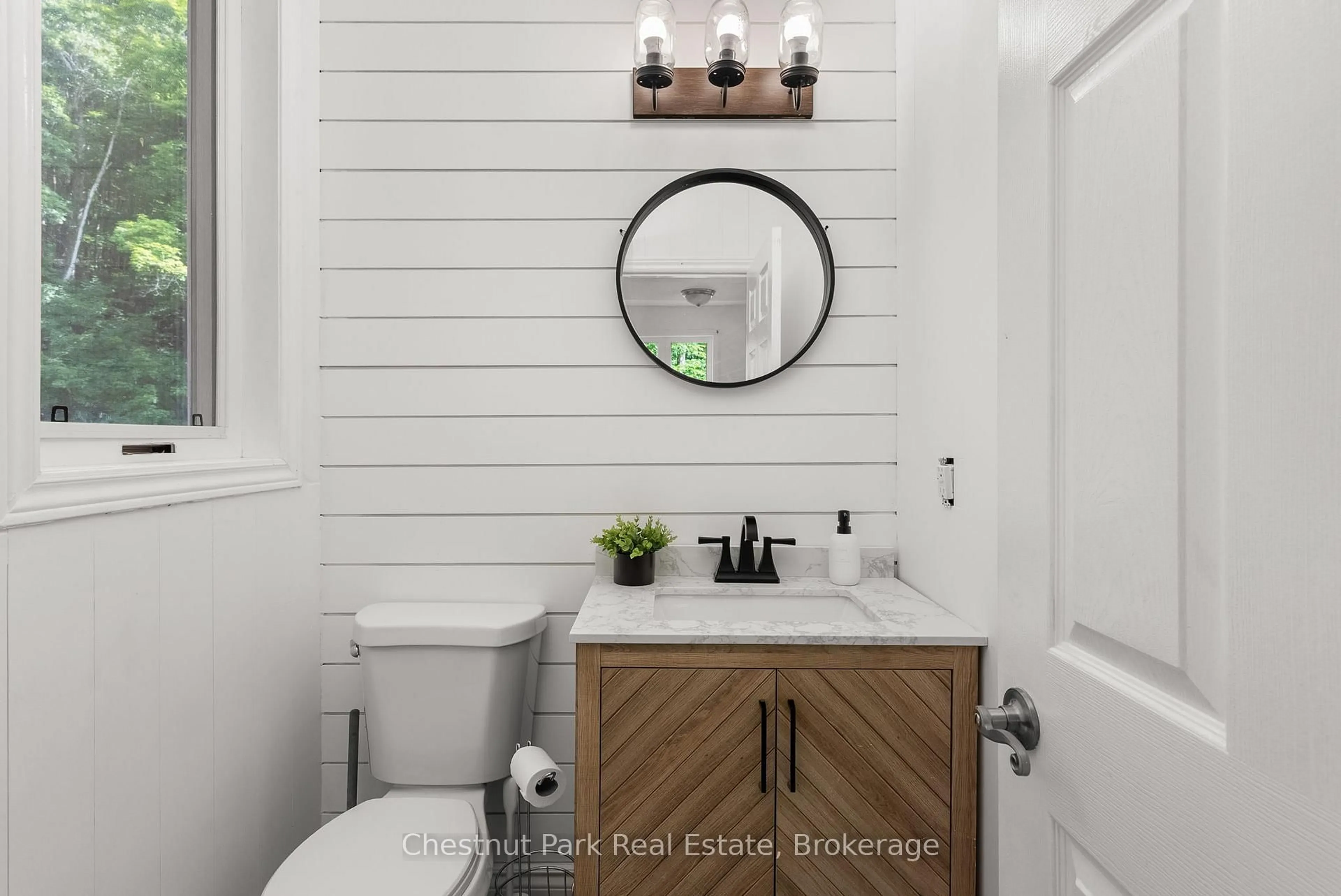 Contemporary bathroom, ceramic/tile floor for 66 Bridgeview Lane, Huntsville Ontario P1H 2N5