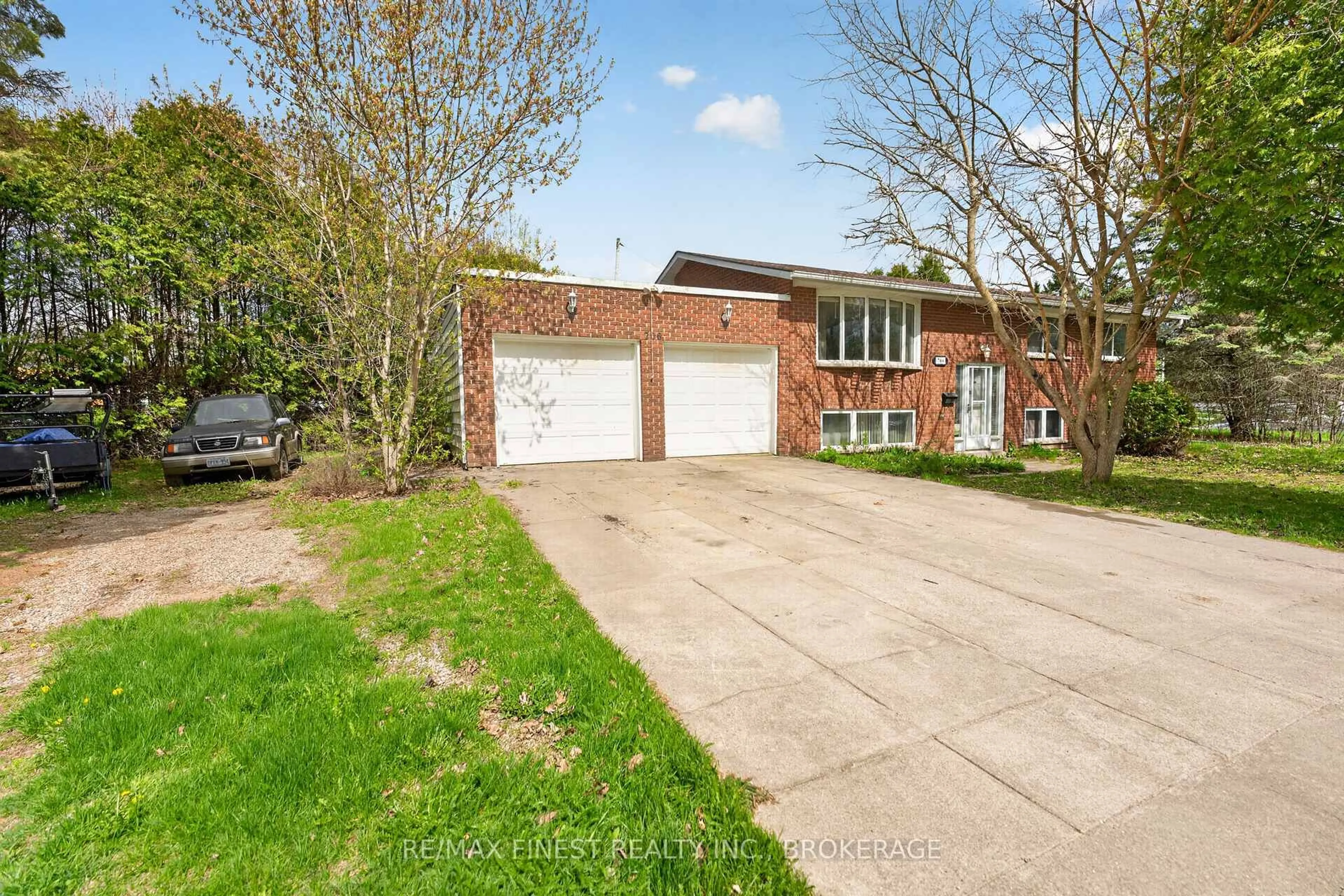 A pic from outside/outdoor area/front of a property/back of a property/a pic from drone, street for 706 High Gate Park Dr, Kingston Ontario K7M 5Z9