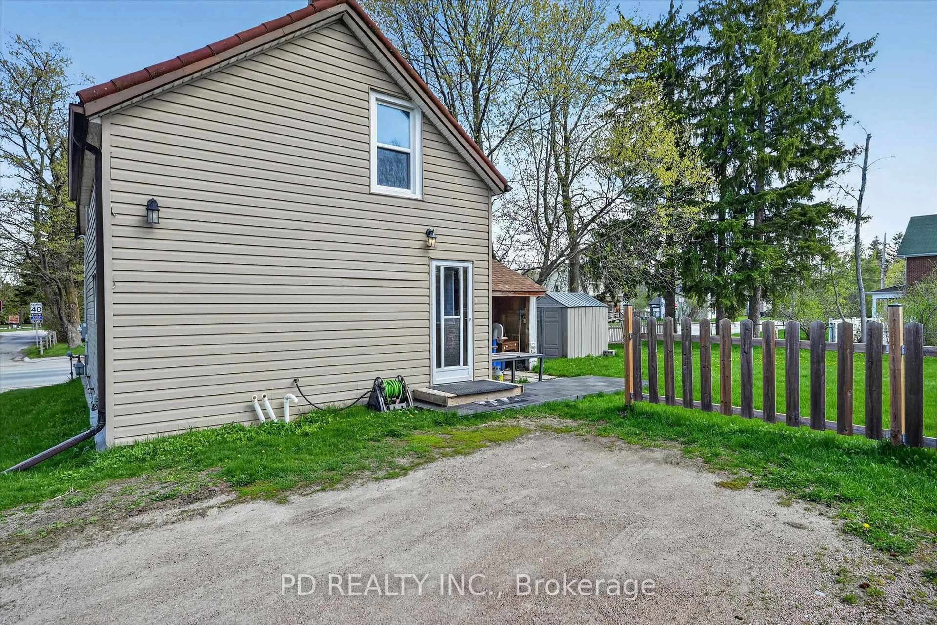 A pic from outside/outdoor area/front of a property/back of a property/a pic from drone, street for 68 King St, Kawartha Lakes Ontario K0L 2W0