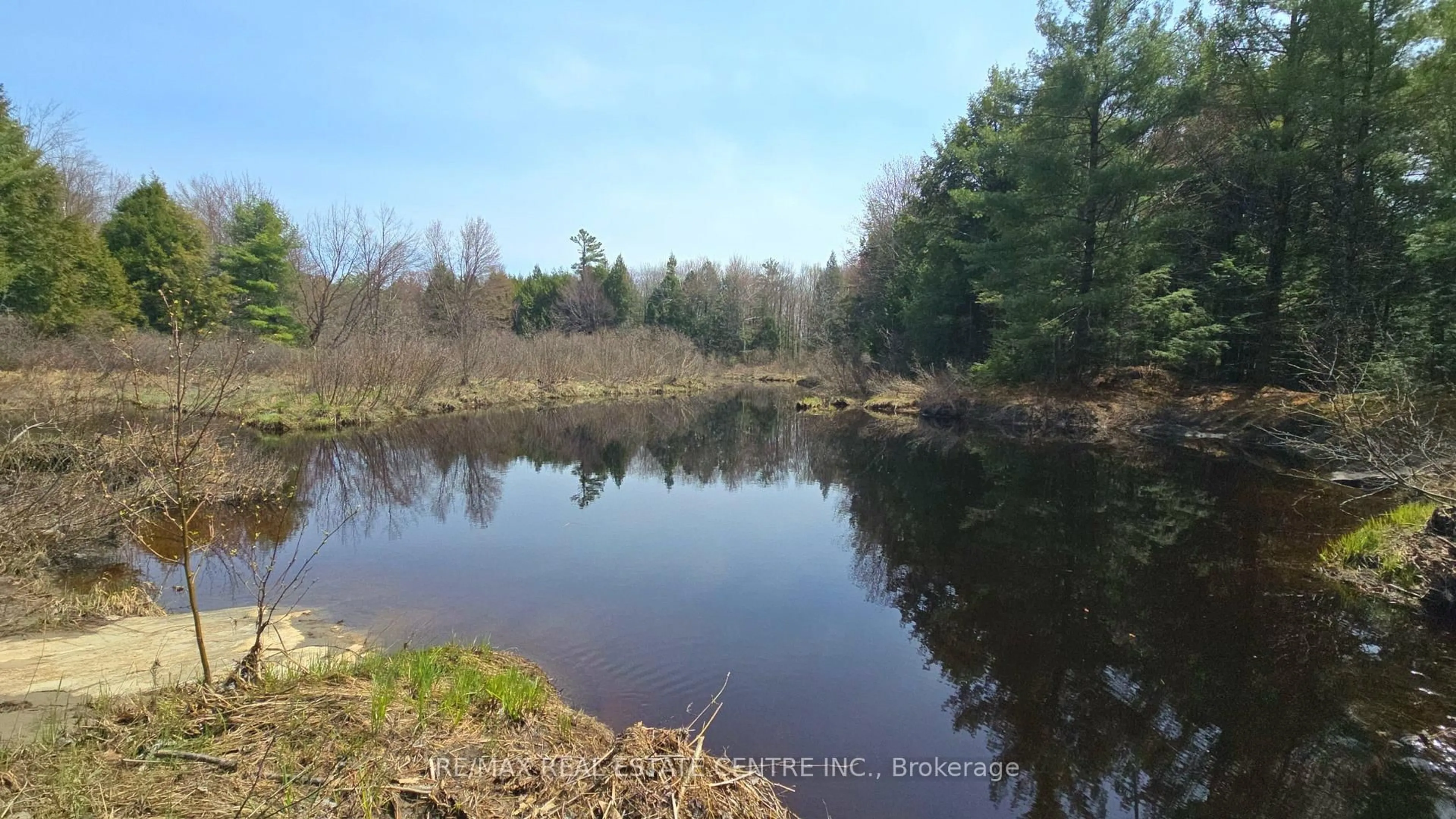 Blurry image for 1033 North Shore Dr, Gravenhurst Ontario P1P 1R1