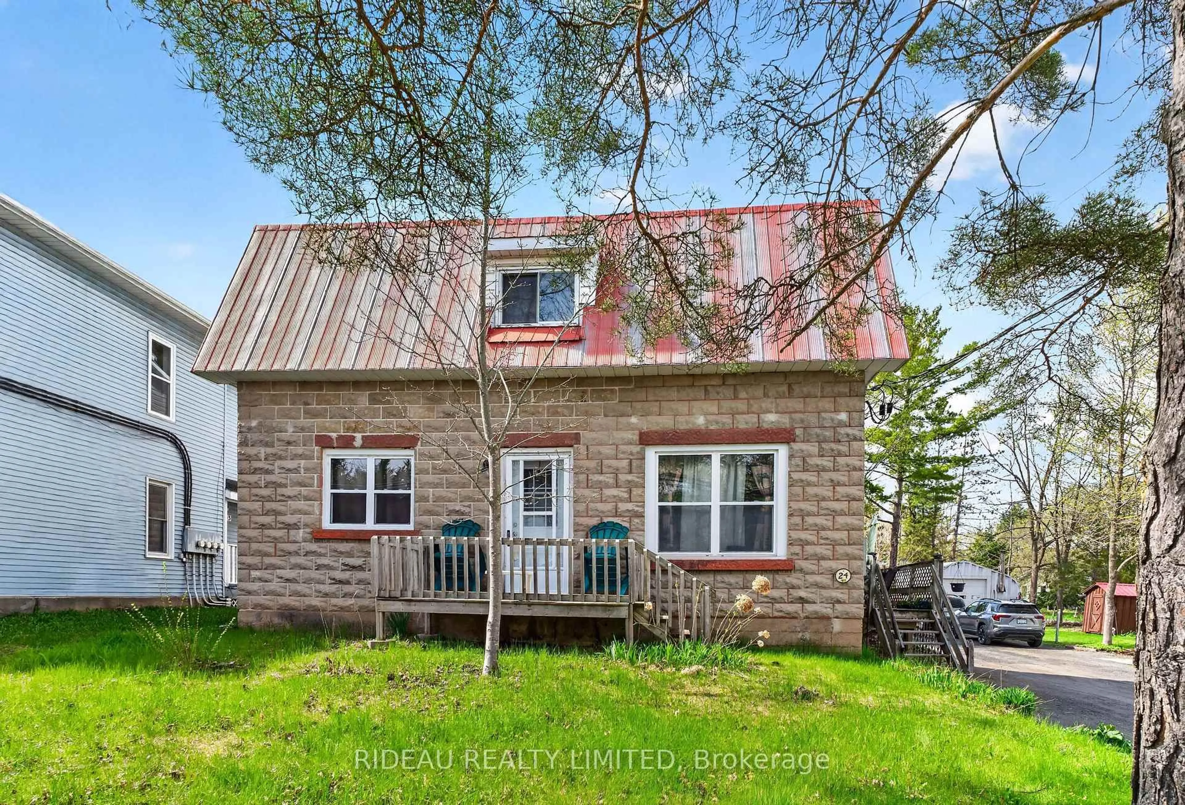 Unknown for 24 Rideau St, Westport Ontario K0G 1X0