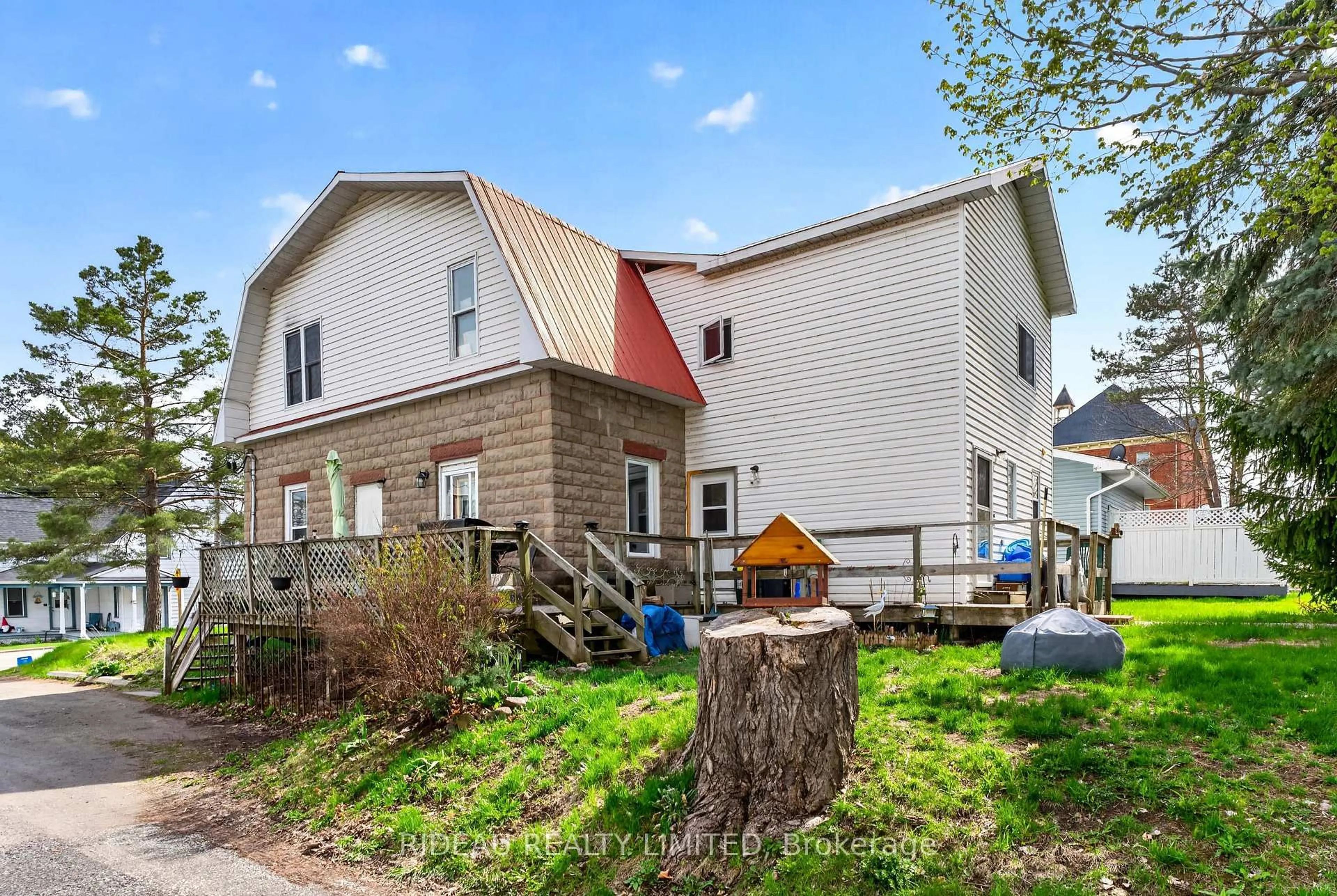 Unknown for 24 Rideau St, Westport Ontario K0G 1X0