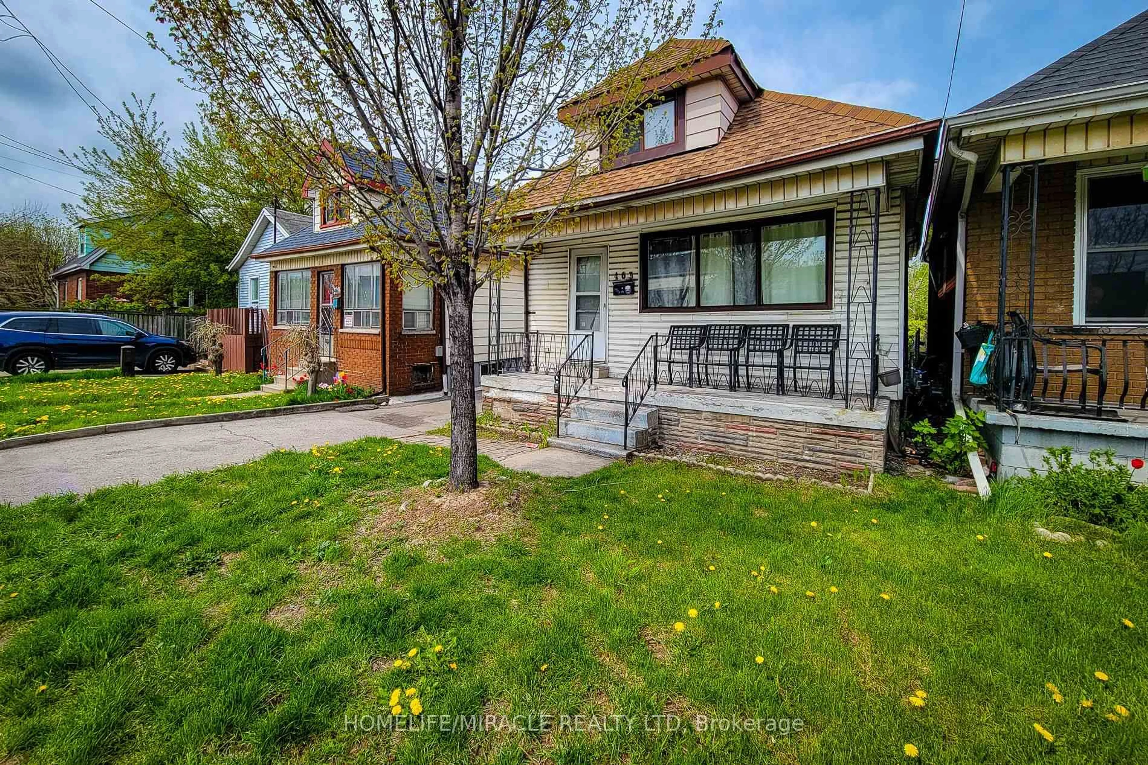 Home with brick exterior material, street for 463 Wellington St, Hamilton Ontario L8L 5B4