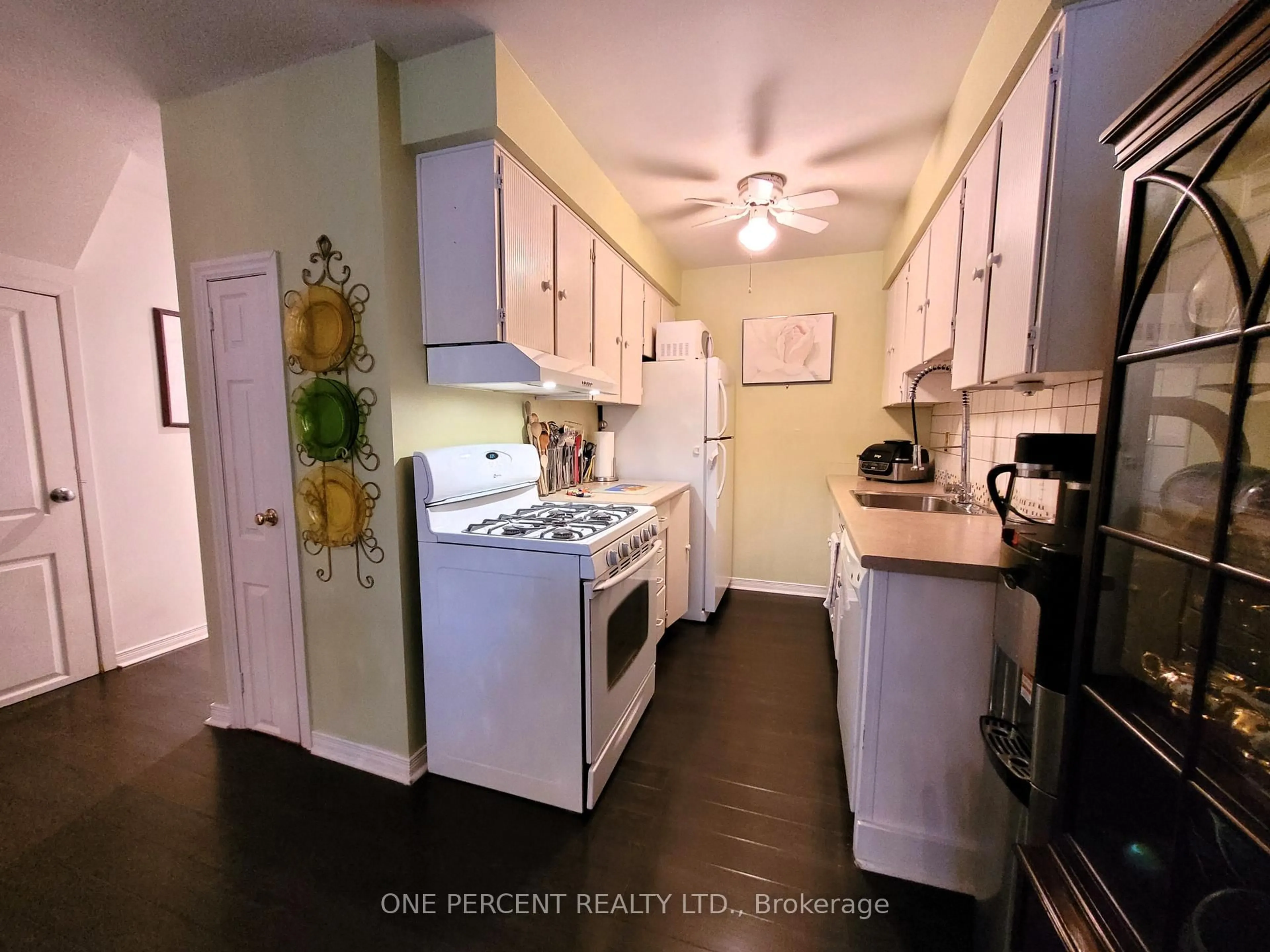 Standard kitchen, unknown for 185 Denistoun St #126, Welland Ontario L3C 6J6
