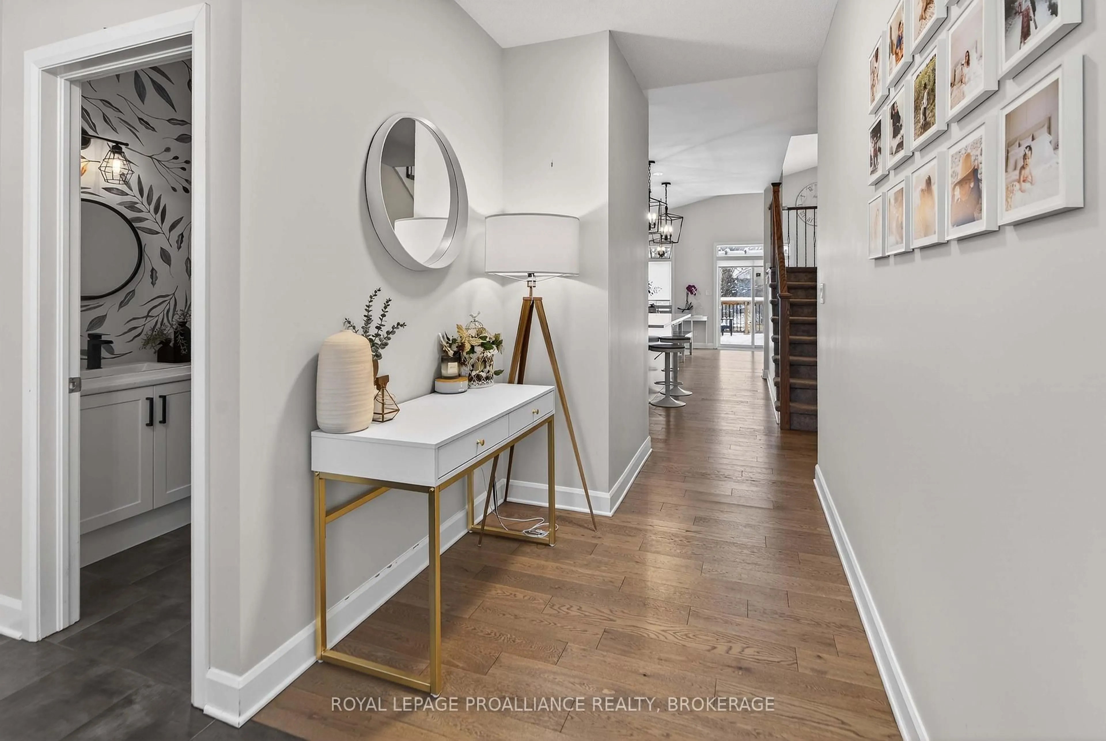 Indoor entryway for 680 Halloway Dr, Kingston Ontario K7K 0H4