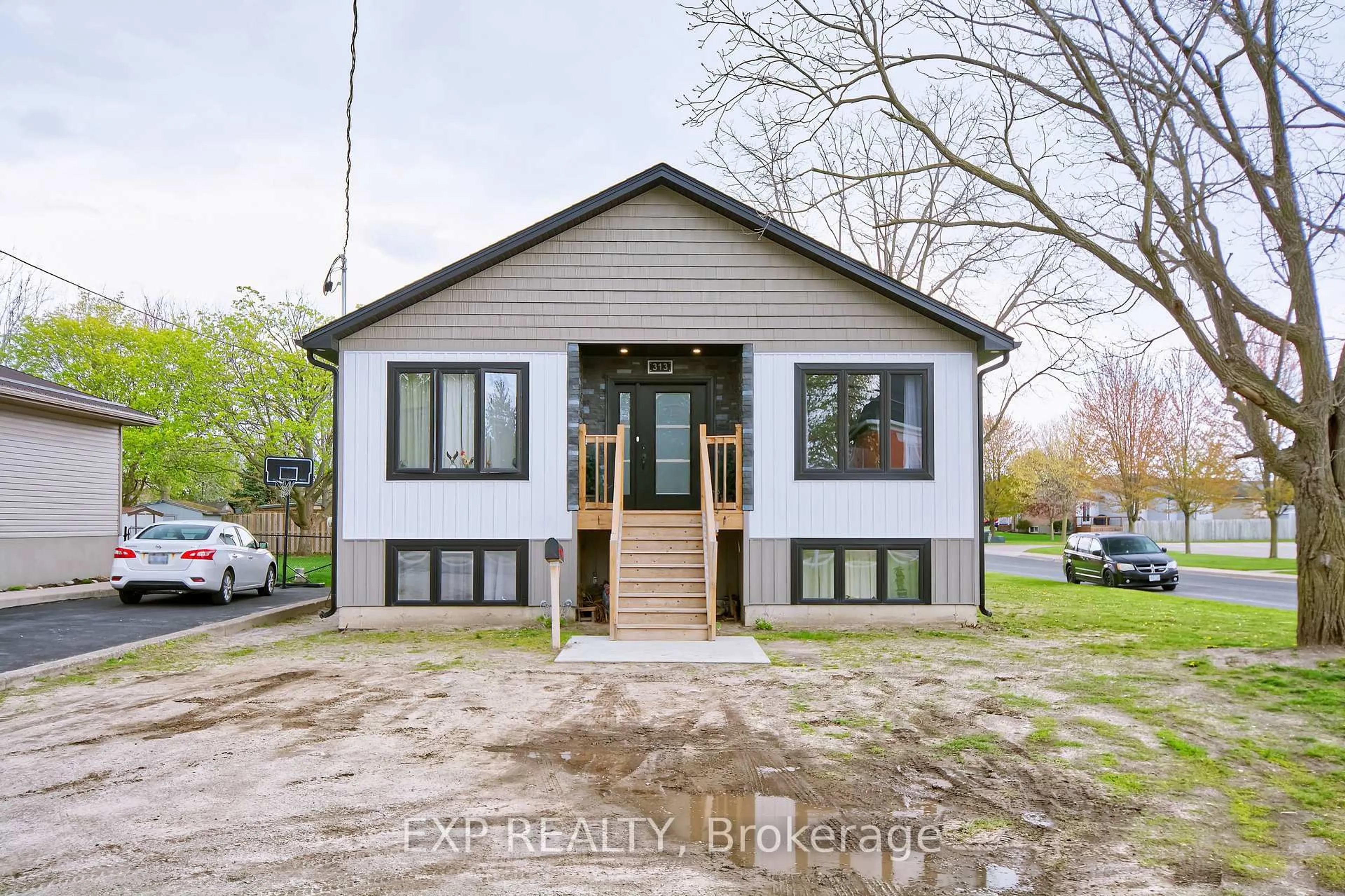 Unknown for 313 John St, Aylmer Ontario N5H 2C9