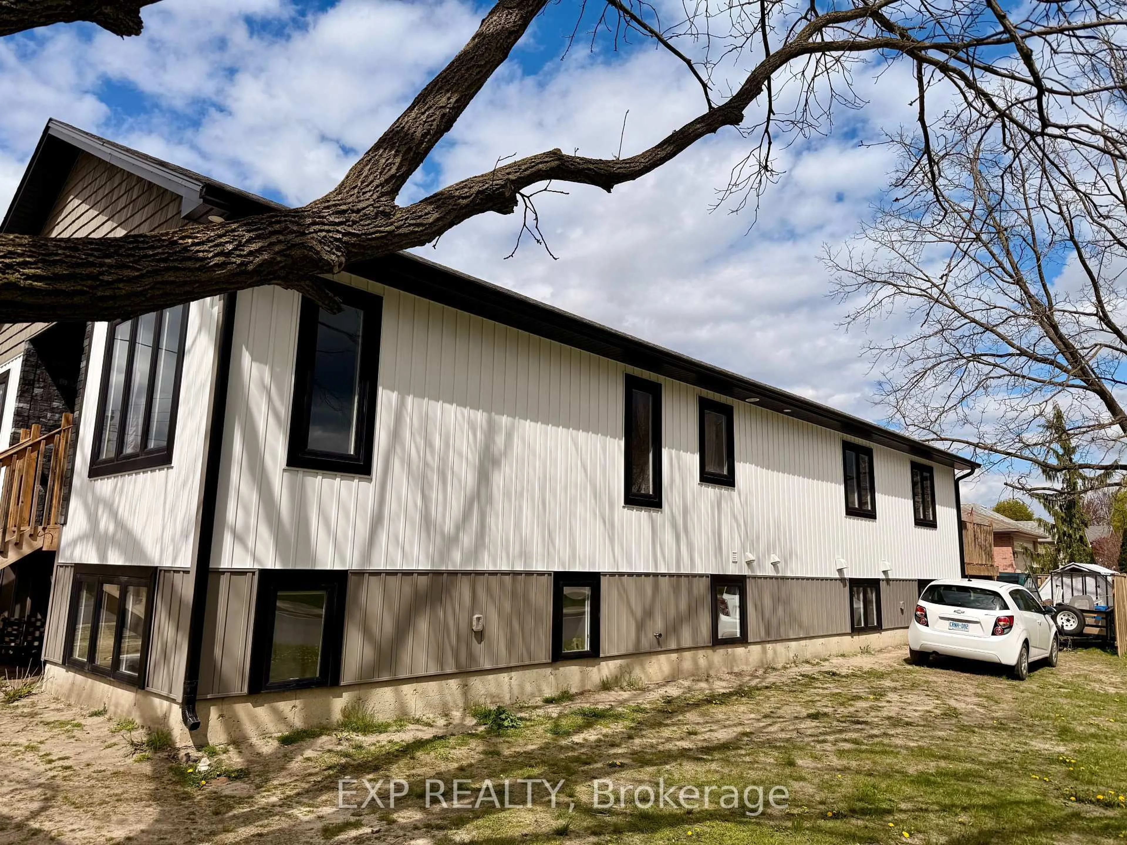 Home with vinyl exterior material, building for 313 John St, Aylmer Ontario N5H 2C9