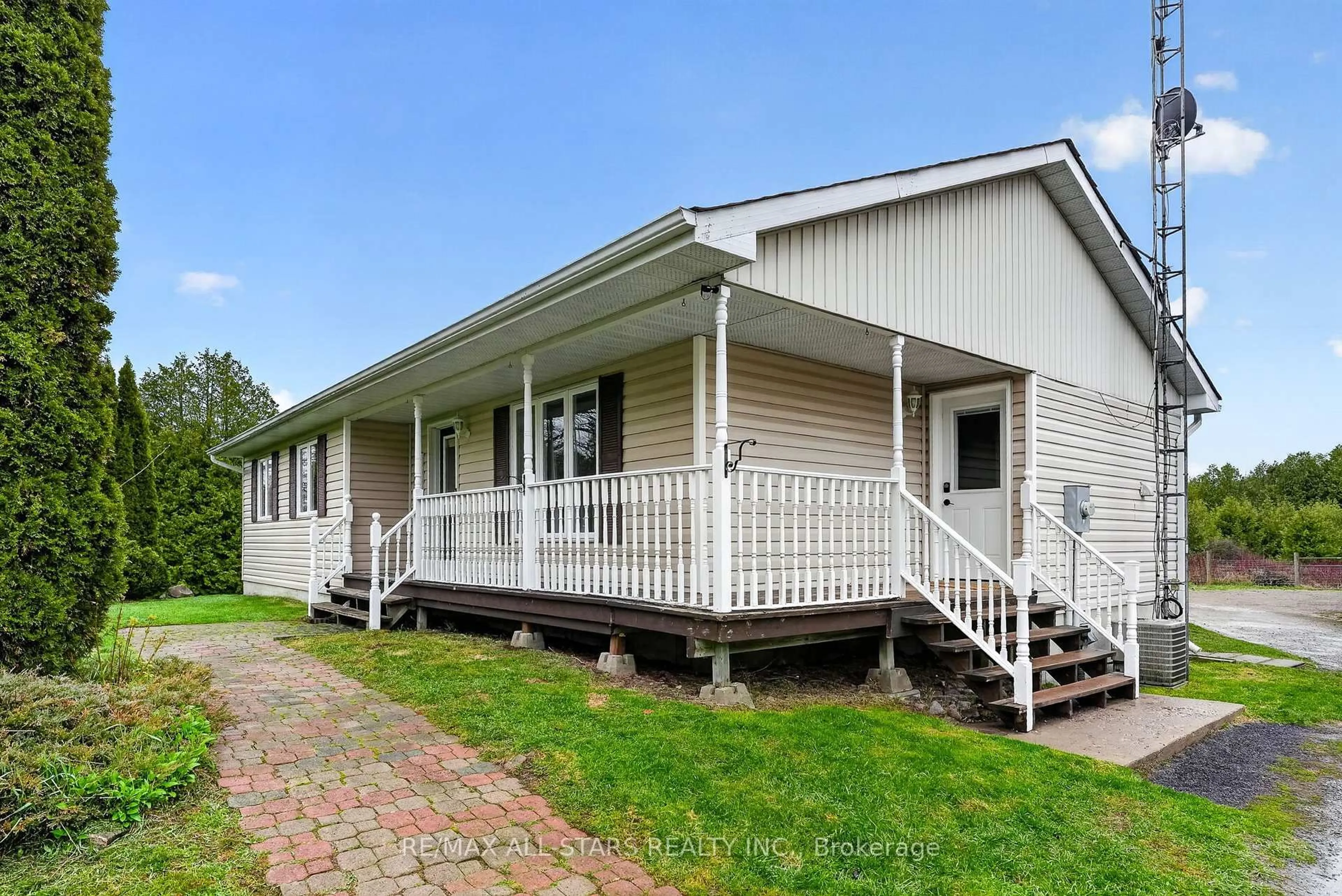Home with vinyl exterior material, building for 646 The Glen Rd, Kawartha Lakes Ontario K0M 2T0