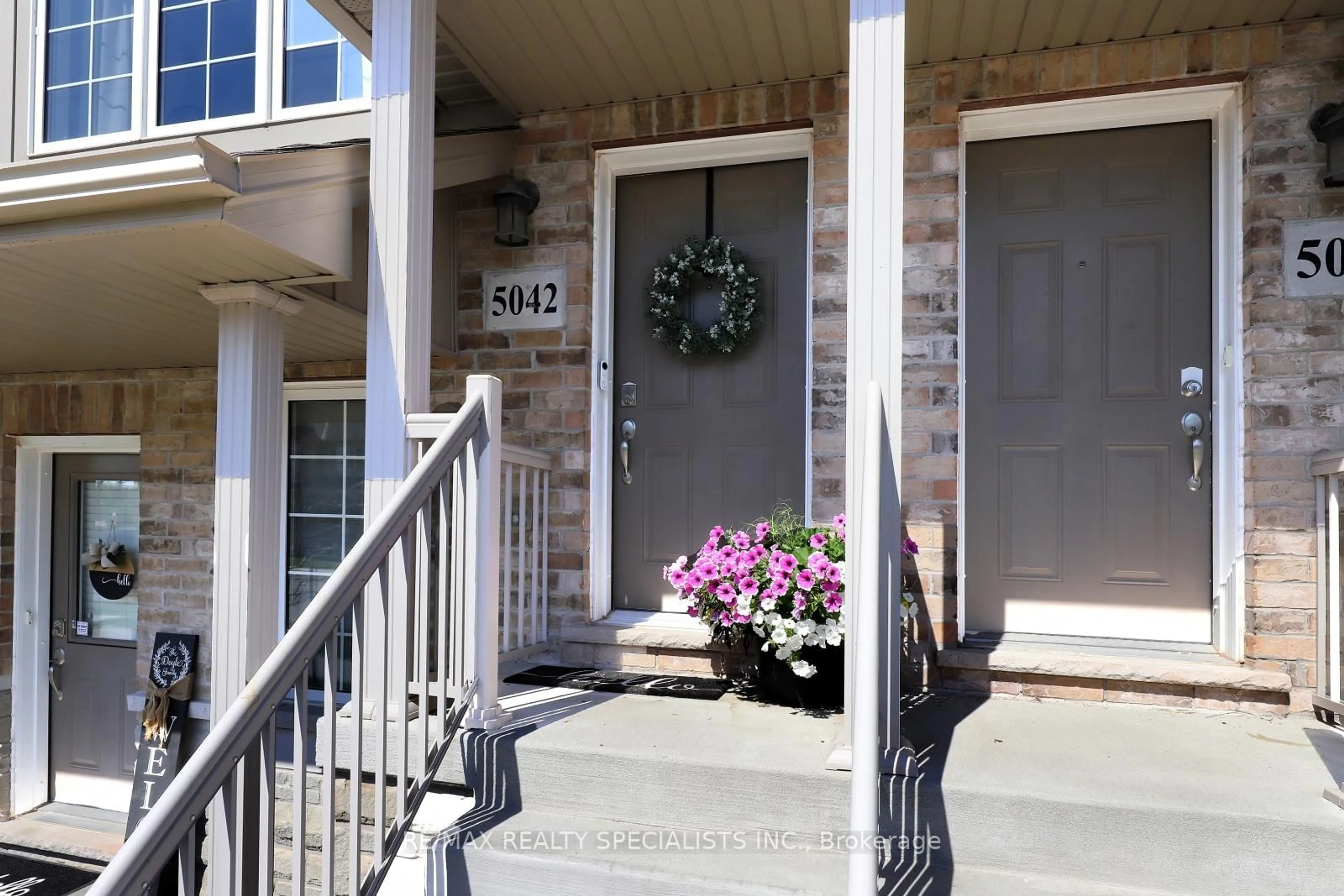 Indoor entryway for 5042 Serena Dr #3, Lincoln Ontario L0R 1B2