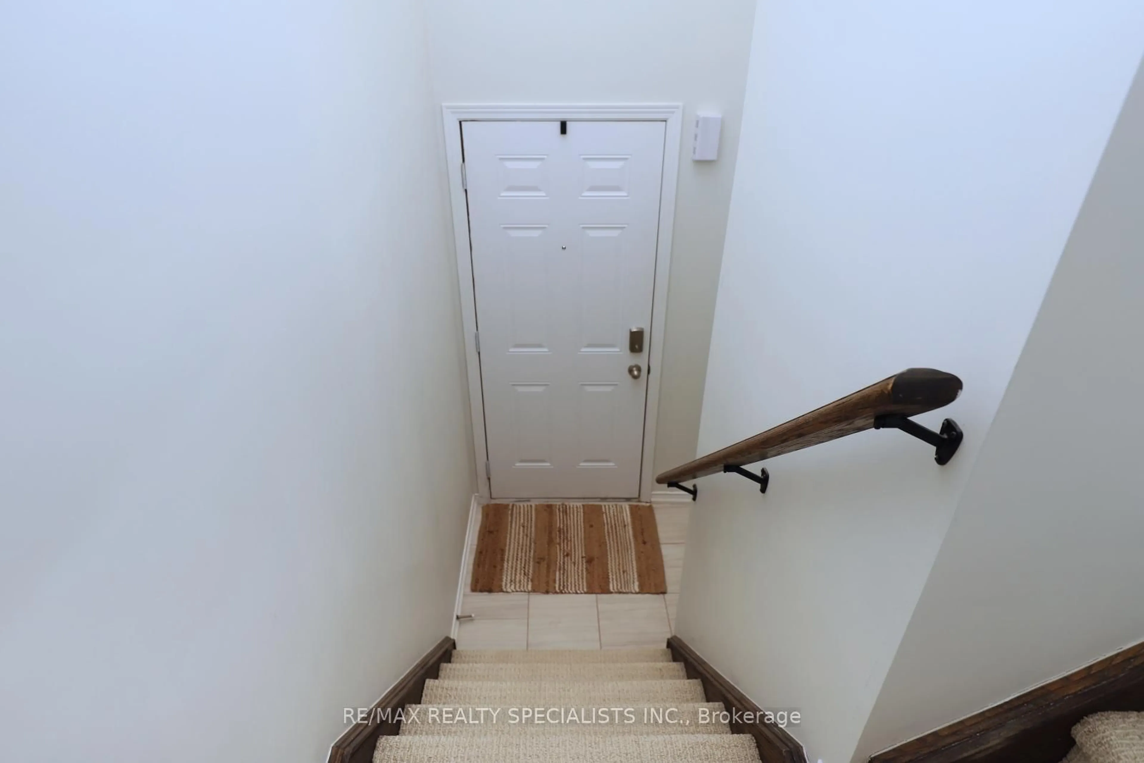 Indoor entryway for 5042 Serena Dr #3, Lincoln Ontario L0R 1B2