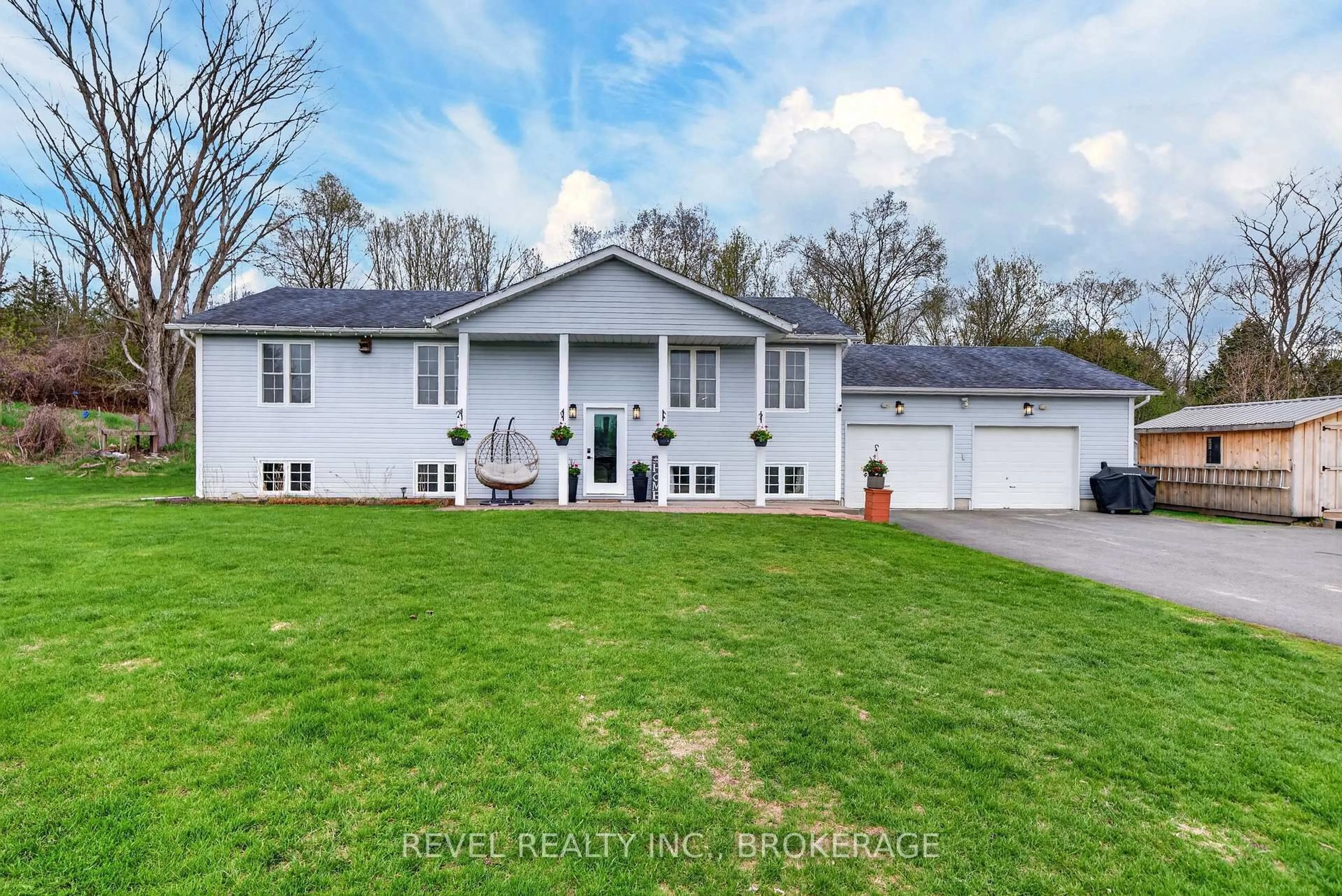 A pic from outside/outdoor area/front of a property/back of a property/a pic from drone, unknown for 4095 Graham Rd, Harrowsmith Ontario K0H 1V0