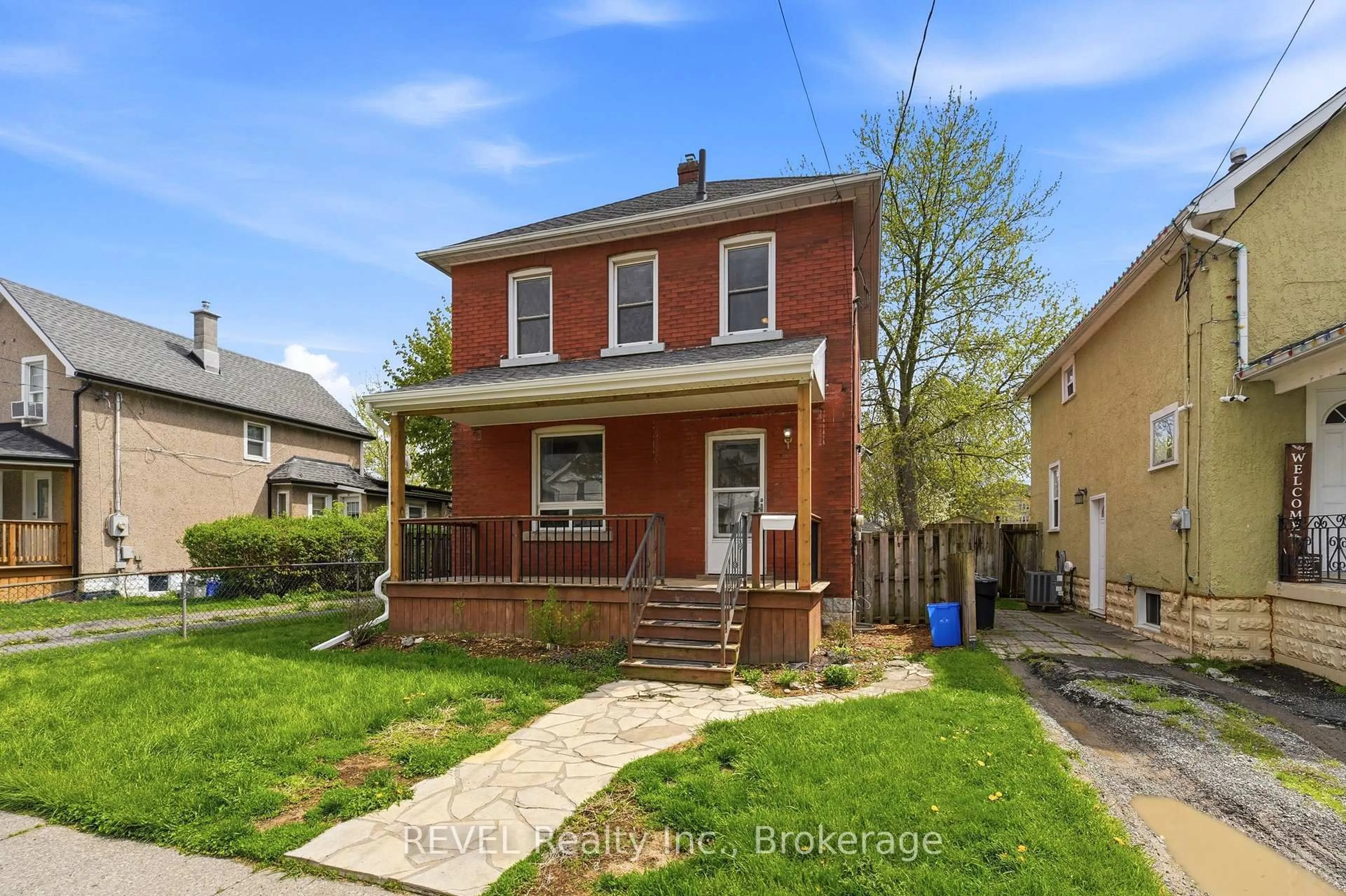 Home with brick exterior material, street for 19 Victoria St, Welland Ontario L3B 4L6