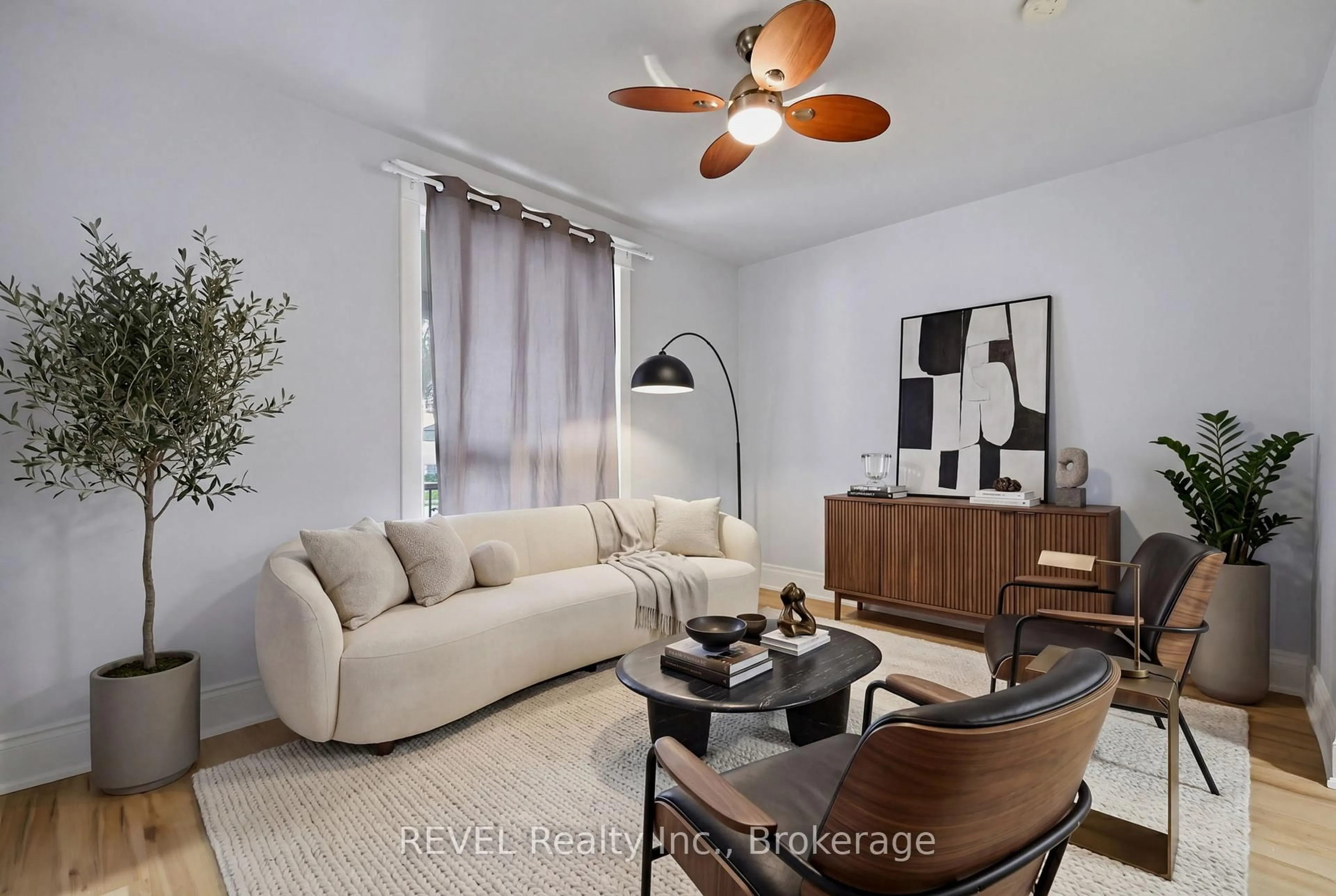 Living room with furniture, unknown for 19 Victoria St, Welland Ontario L3B 4L6