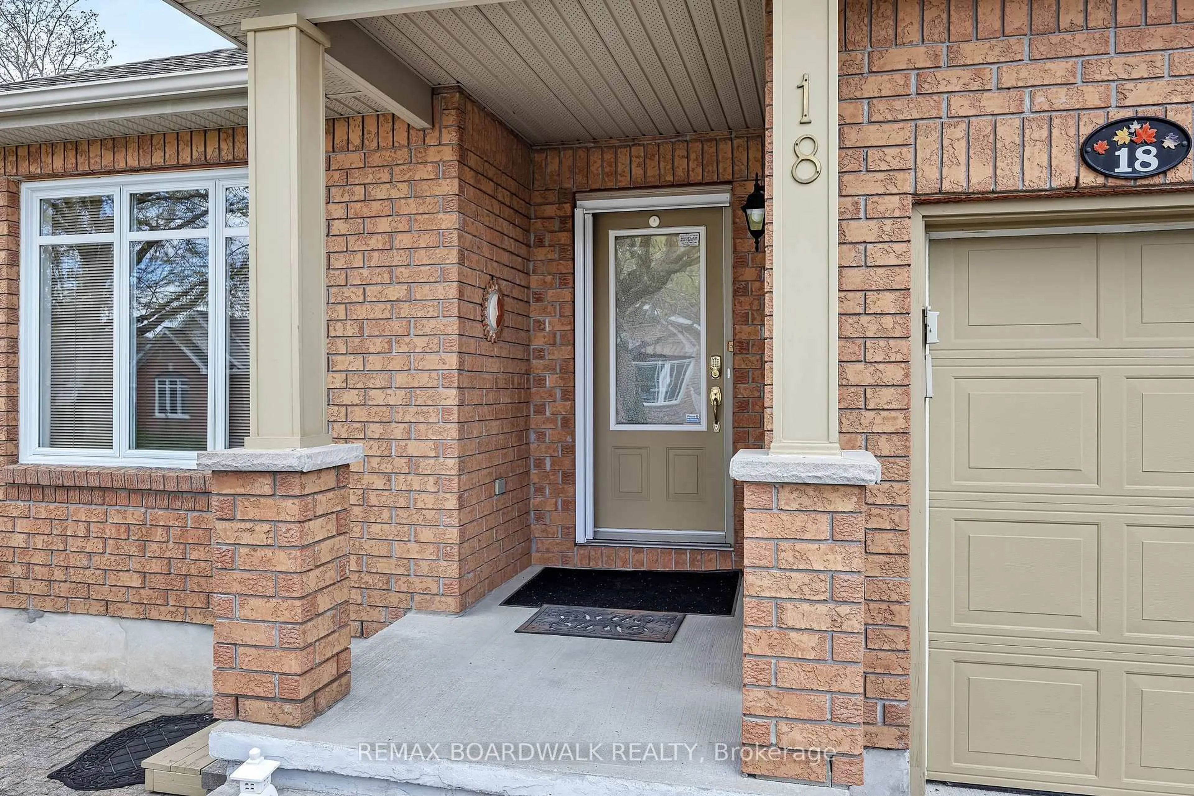 Indoor entryway for 18 Fieldcrest Ave, Ottawa Ontario K2J 4W7